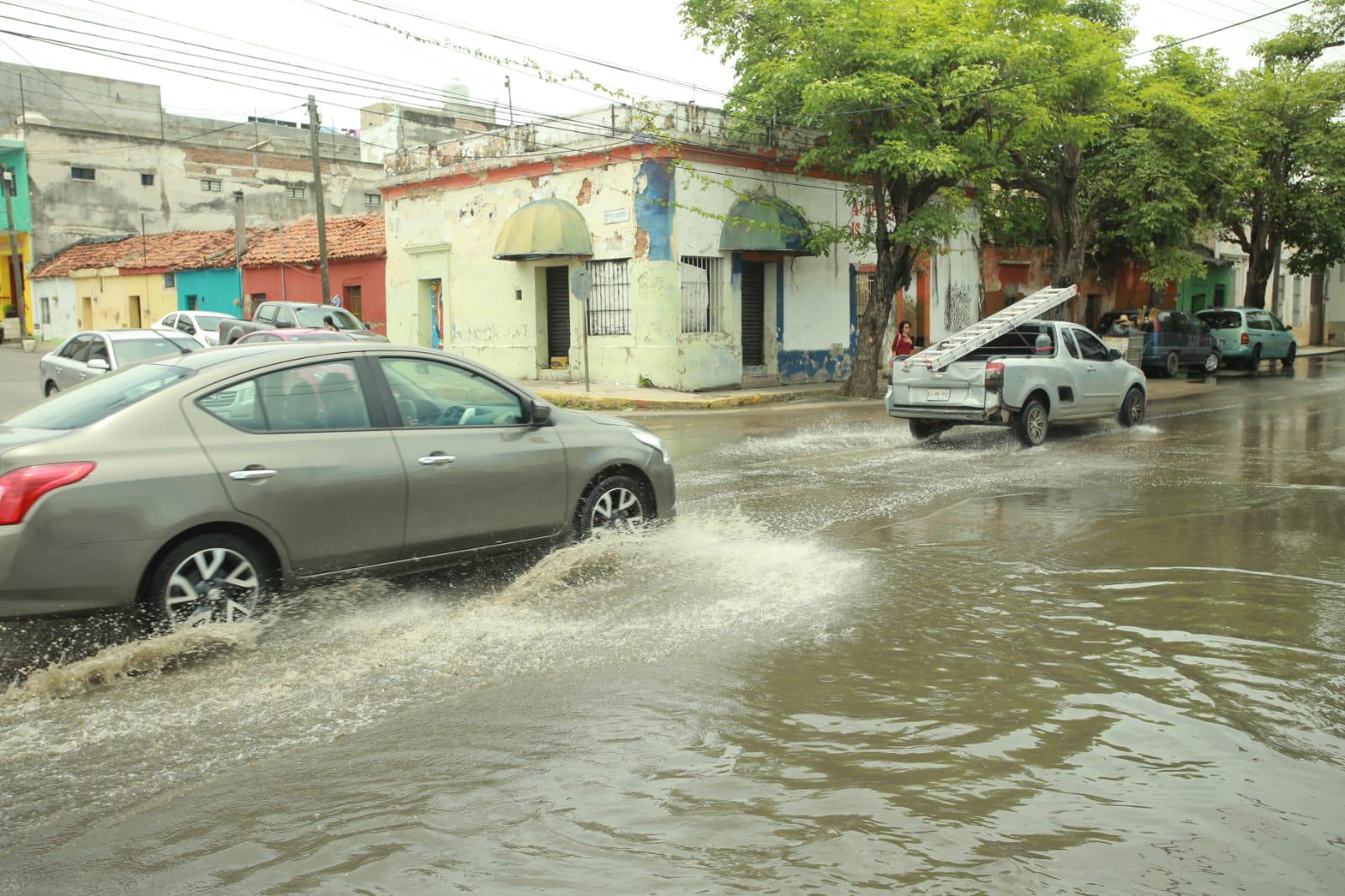 $!Registra Mazatlán una mañana lluviosa este martes