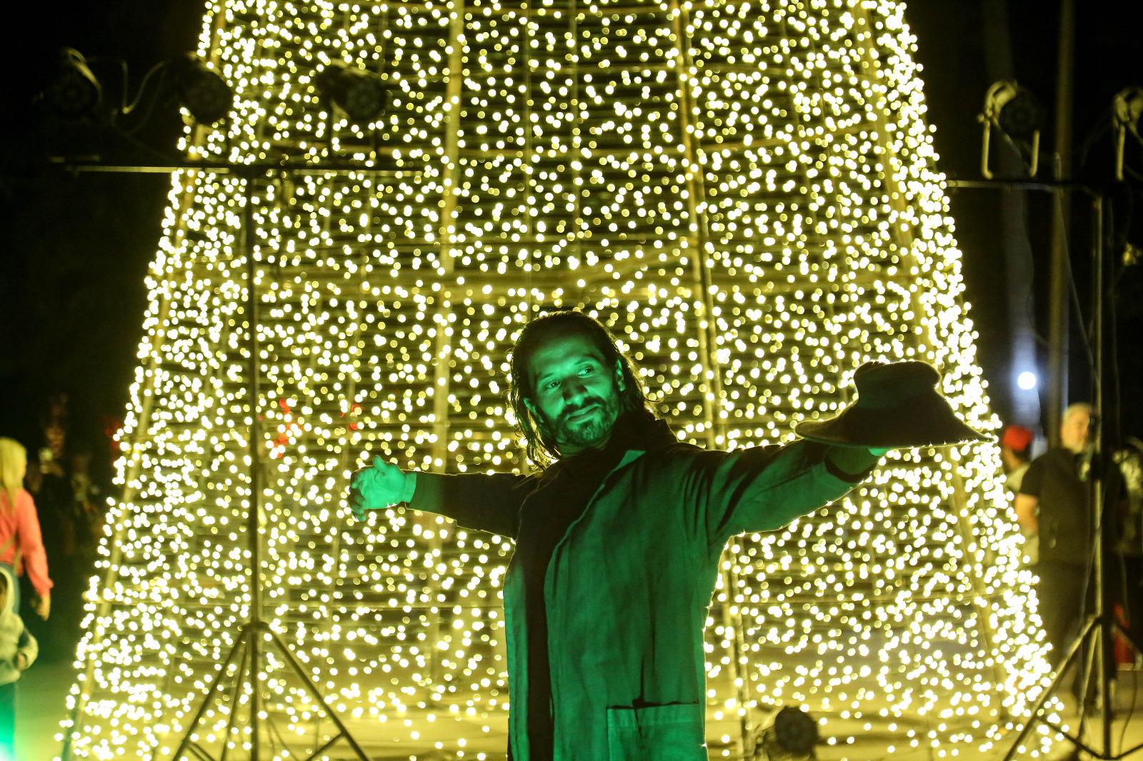 $!La segunda coreografía, “El fauno”, protagonizada por Carlos Zamora, una pieza poética basada en la obra de Stéphane Malloarmé, representada a través del movimiento.