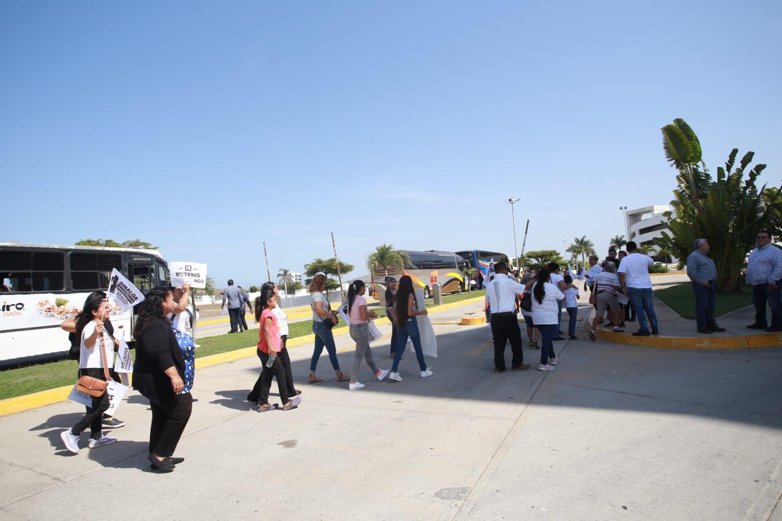 $!Se saturan vialidades que dan al Centro del Convenciones por visita de Claudia Sheinbaum