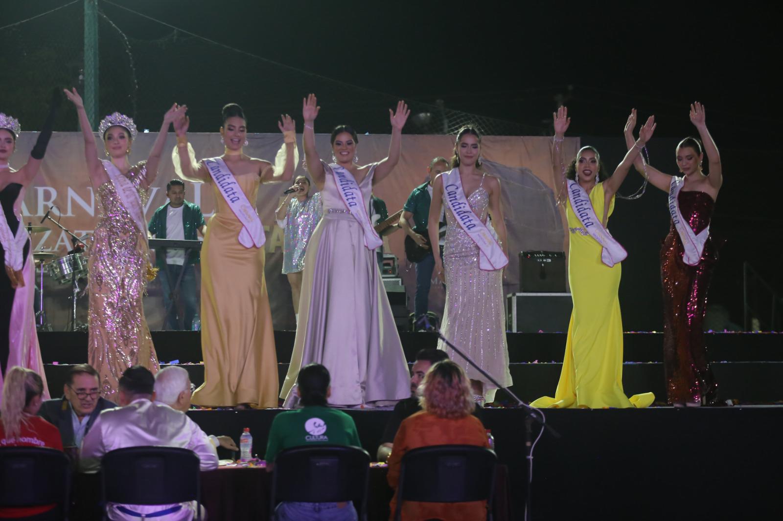$!Las aspirantes a Reina del Carnaval protagonizaron una pasarela.