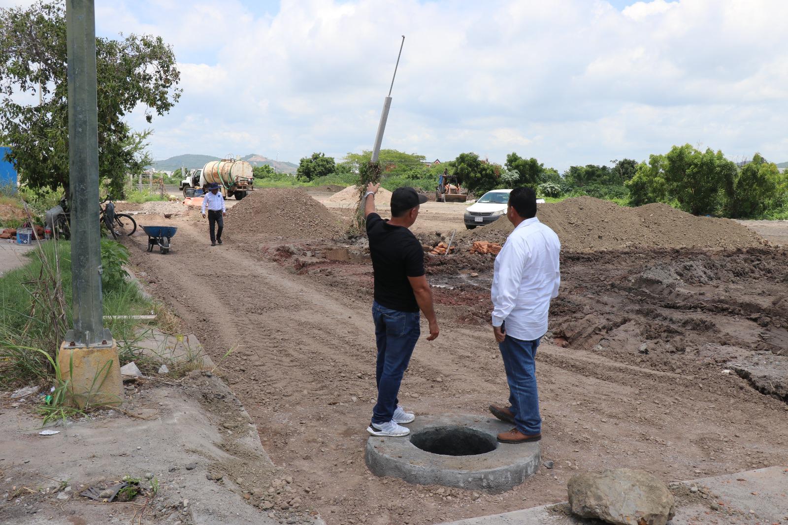 $!Repara JUMAPAM socavón en el Fraccionamiento La Campiña en Mazatlán