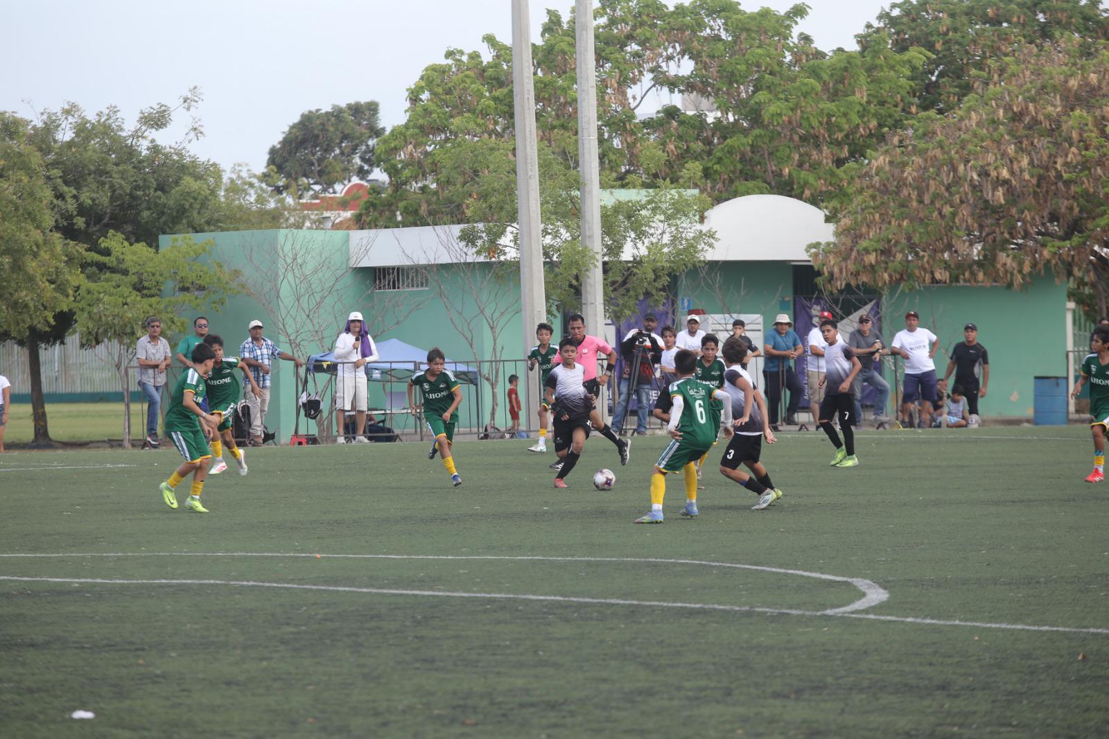 $!Ahome domina Estatal de Futbol, en Mazatlán