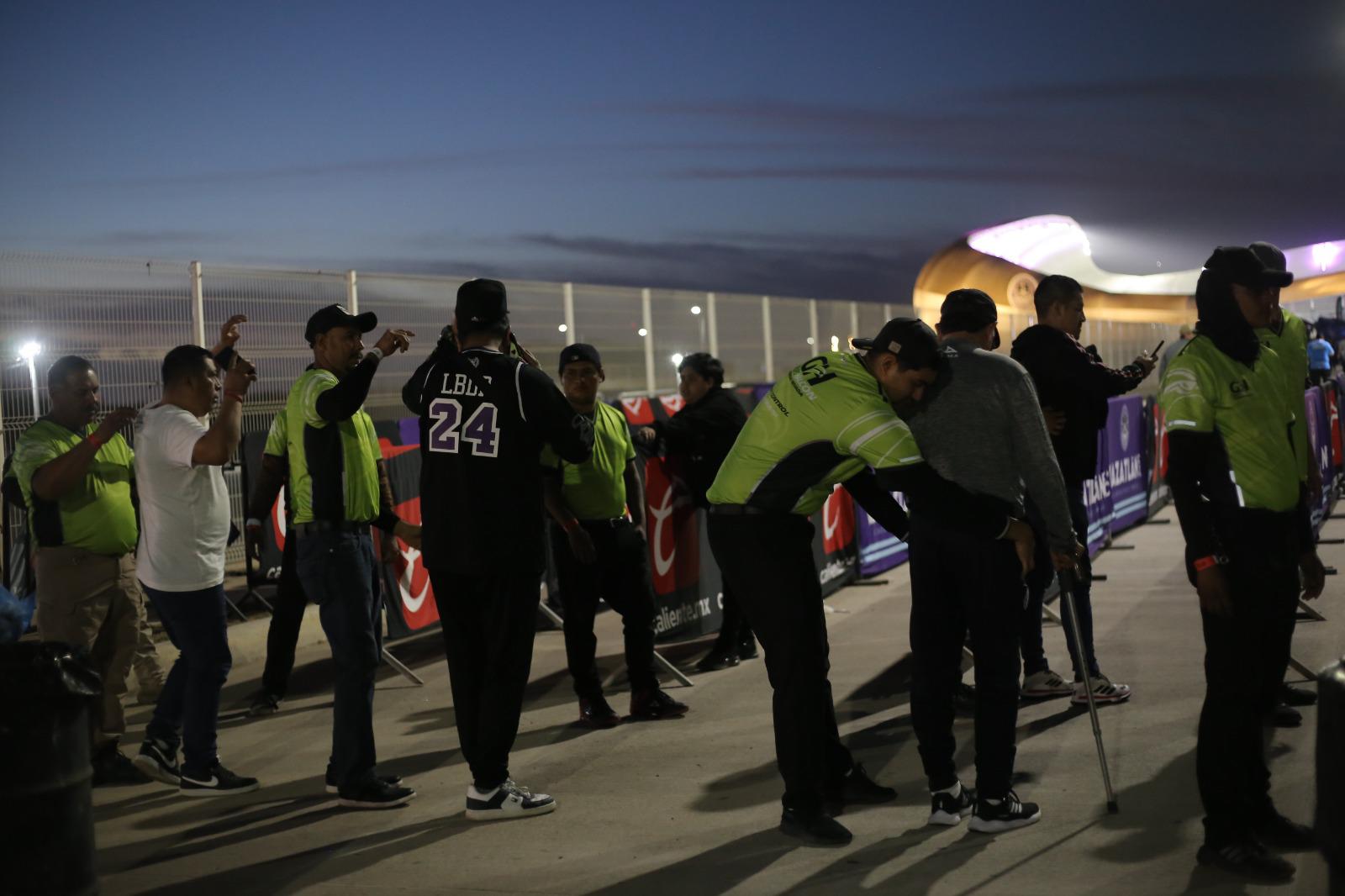 $!La hinchada se hace presente para el choque entre Mazatlán y Cruz Azul