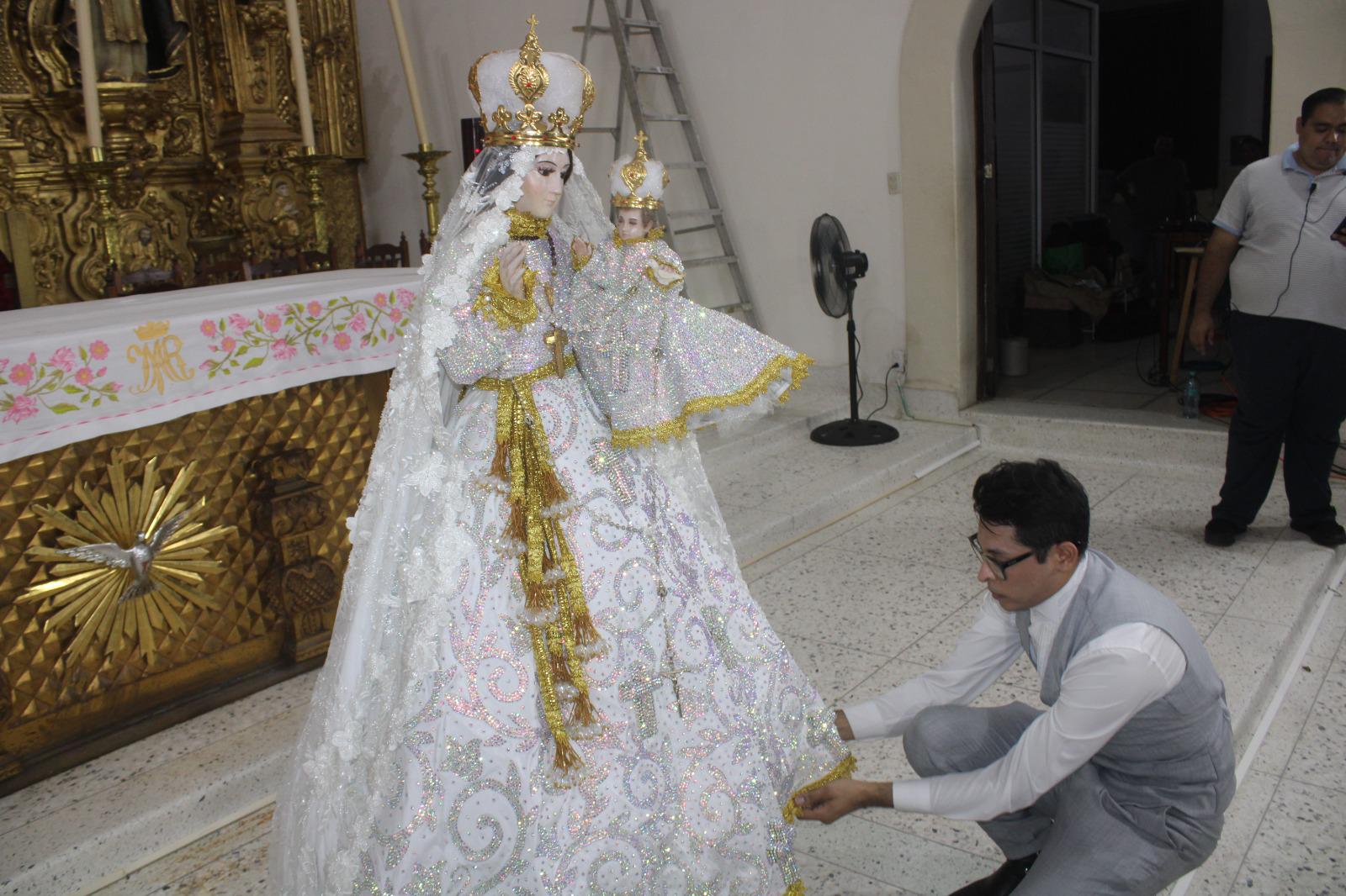 $!Visten a Nuestra Señora del Rosario de ‘lucero del amanecer’ para iniciar su fiesta