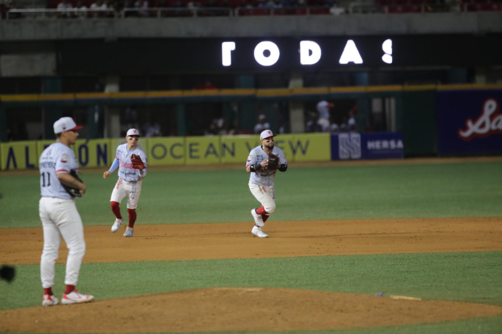 $!Venados se quedan cortos en casa y Tomateros se llevan la serie