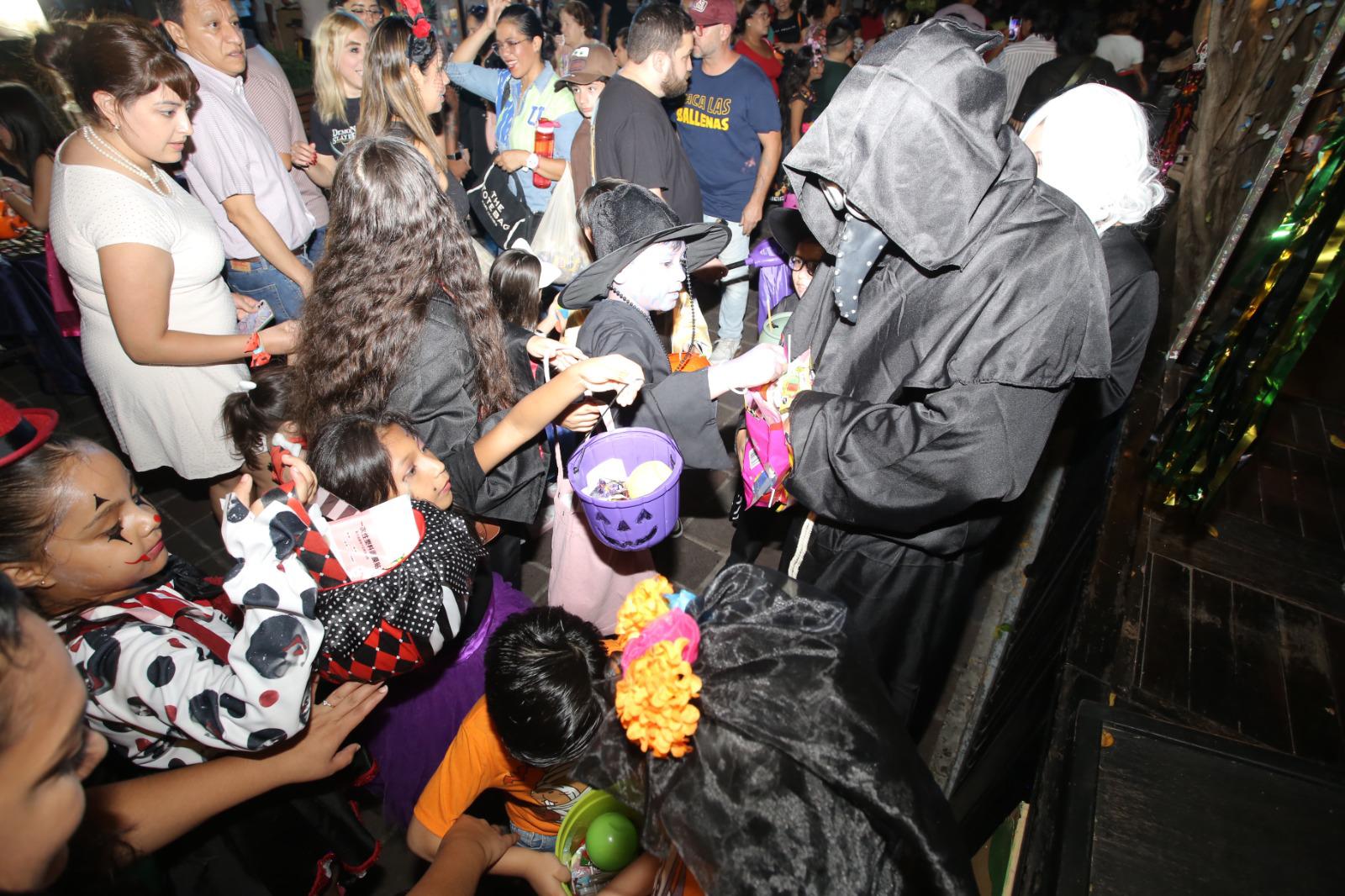 $!Monstruos y fantasmas disfrutan de un divertido Halloween en Mazatlán