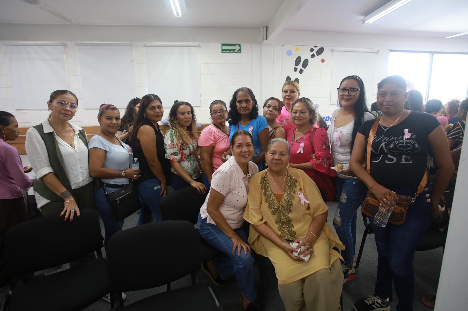 $!Las damas del comedor comunitario de la Invasión San Antonio estuvieron presentes en la ponencia.
