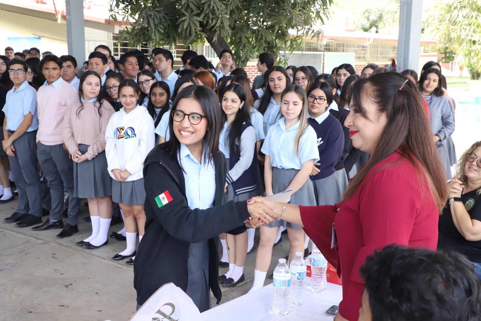 $!Reciben a alumnas de la Prepa Vasconcelos, ganadoras del oro en Túnez