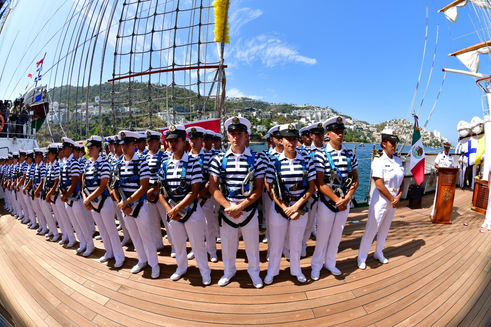 $!Zarpa el buque escuela ‘Cuauhtémoc’ para iniciar un crucero de instrucción en Guerrero