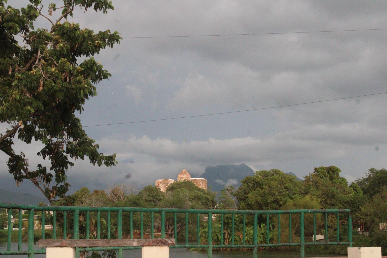 $!Nublados y fuertes vientos alivian las altas temperaturas en Rosario