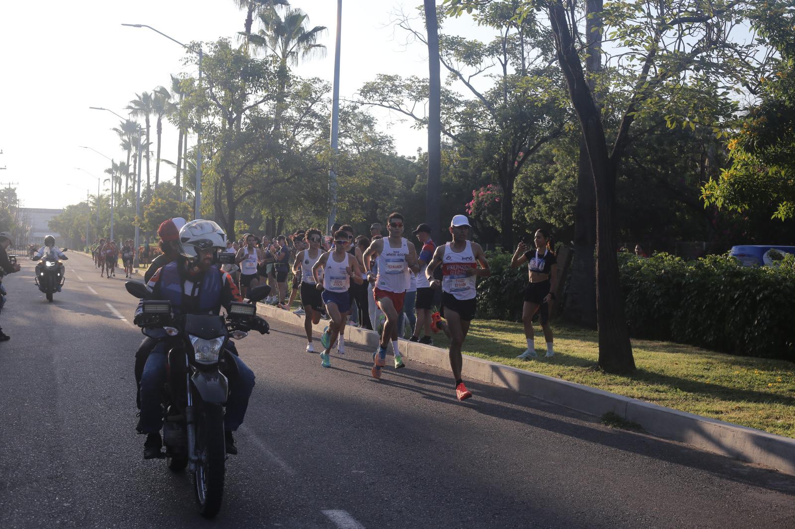 $!¡Tricampeón! Diego Bárcenas rompe su propio récord en Carrera Urbanianos Premier
