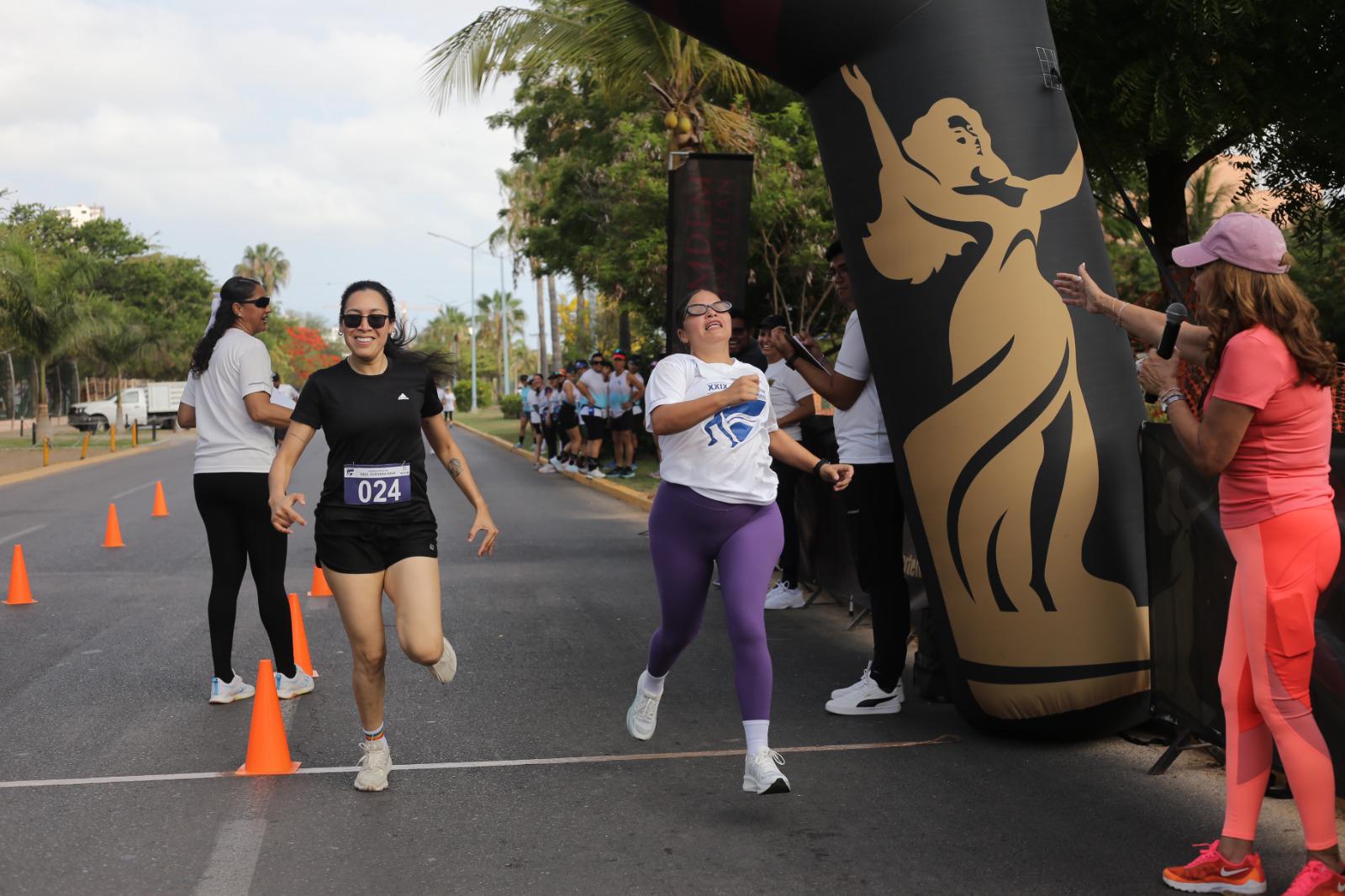$!Celebran medios de comunicación con pedestre Día de la Libertad de Expresión, en Mazatlán