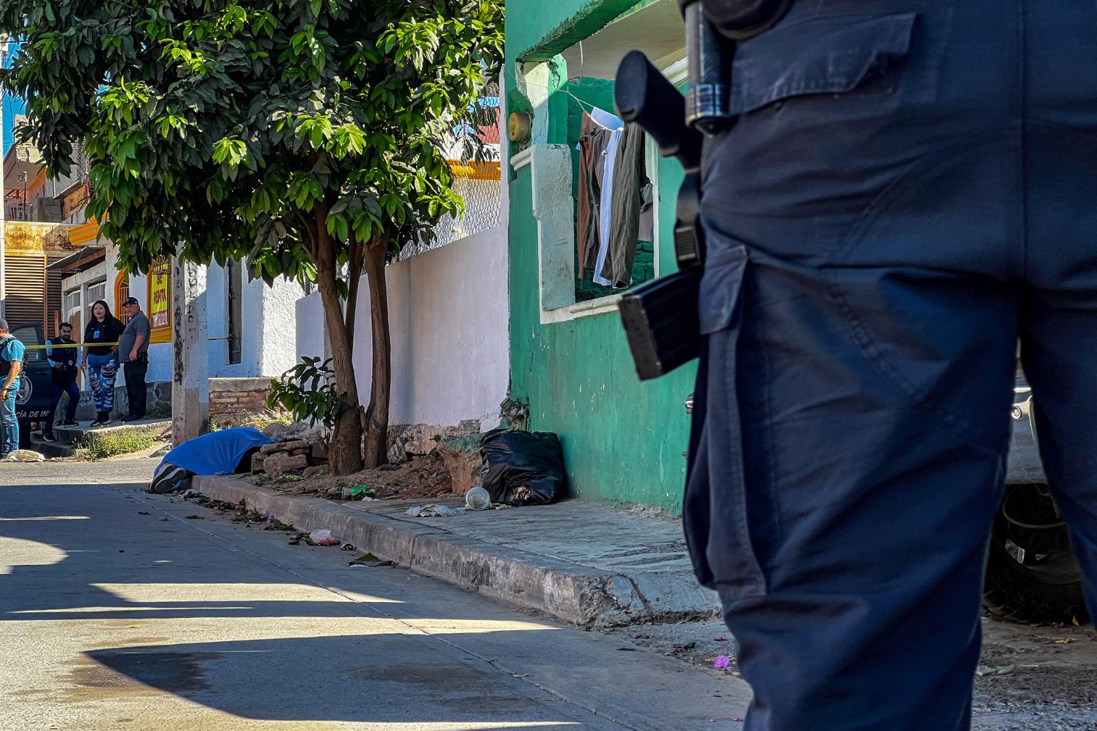 $!En plena guerra de facciones, los detienen con armas... luego los dejan salir
