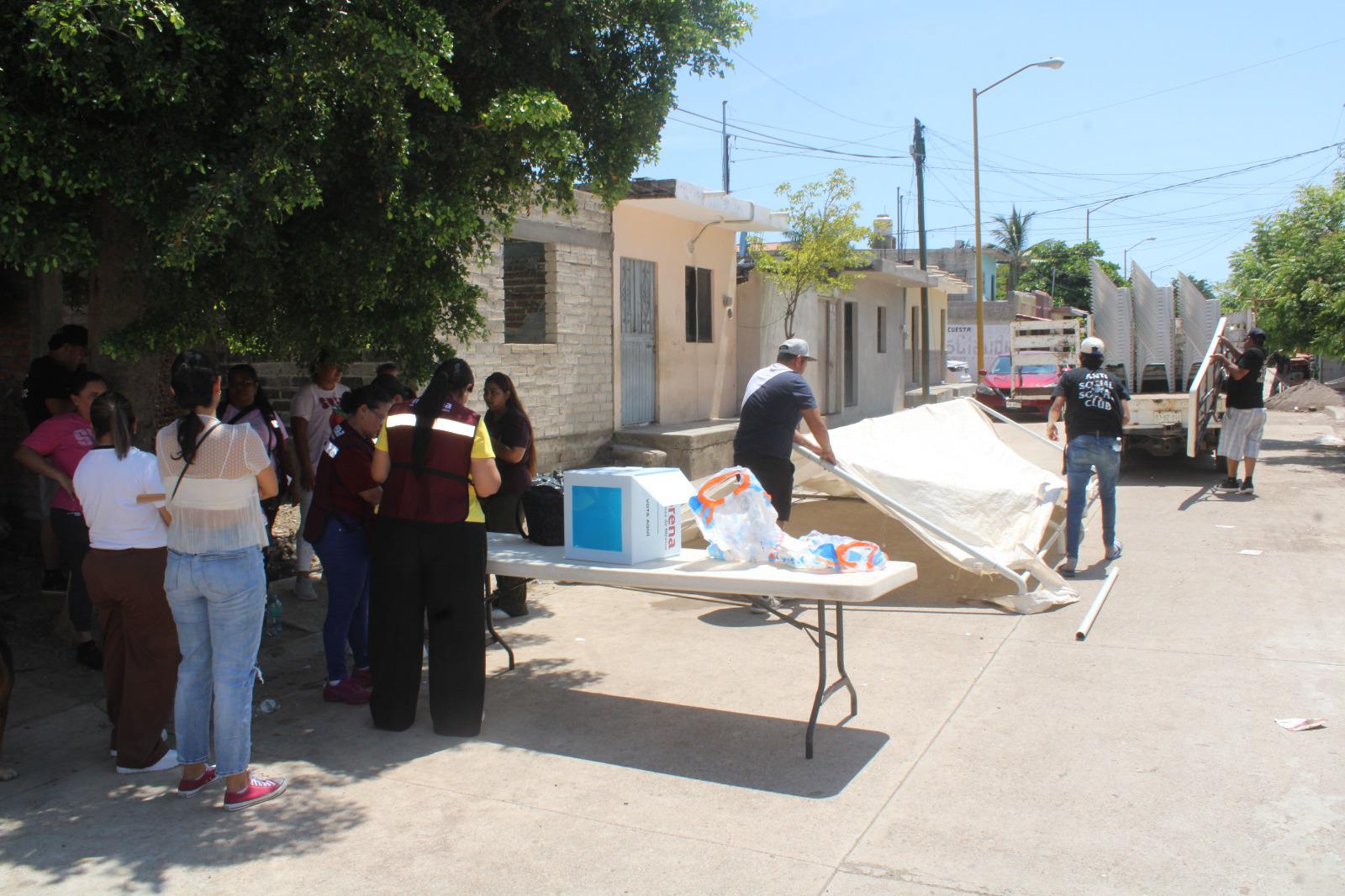 $!Usan vehículos y personal del Ayuntamiento en asamblea de Morena en Rosario