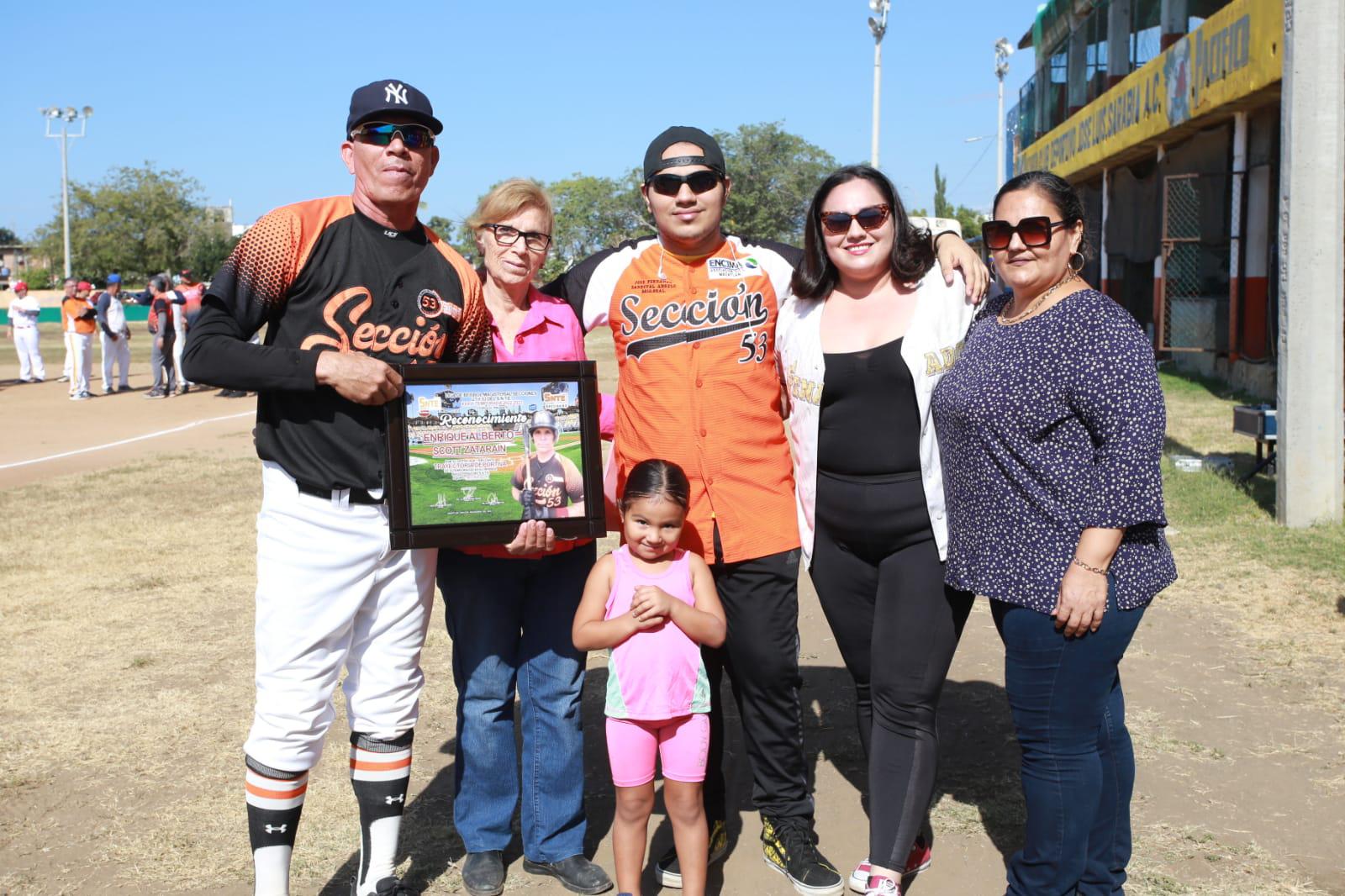 $!Cantan playball en la Liga de Beisbol Magisterial, en el Club Sarabia