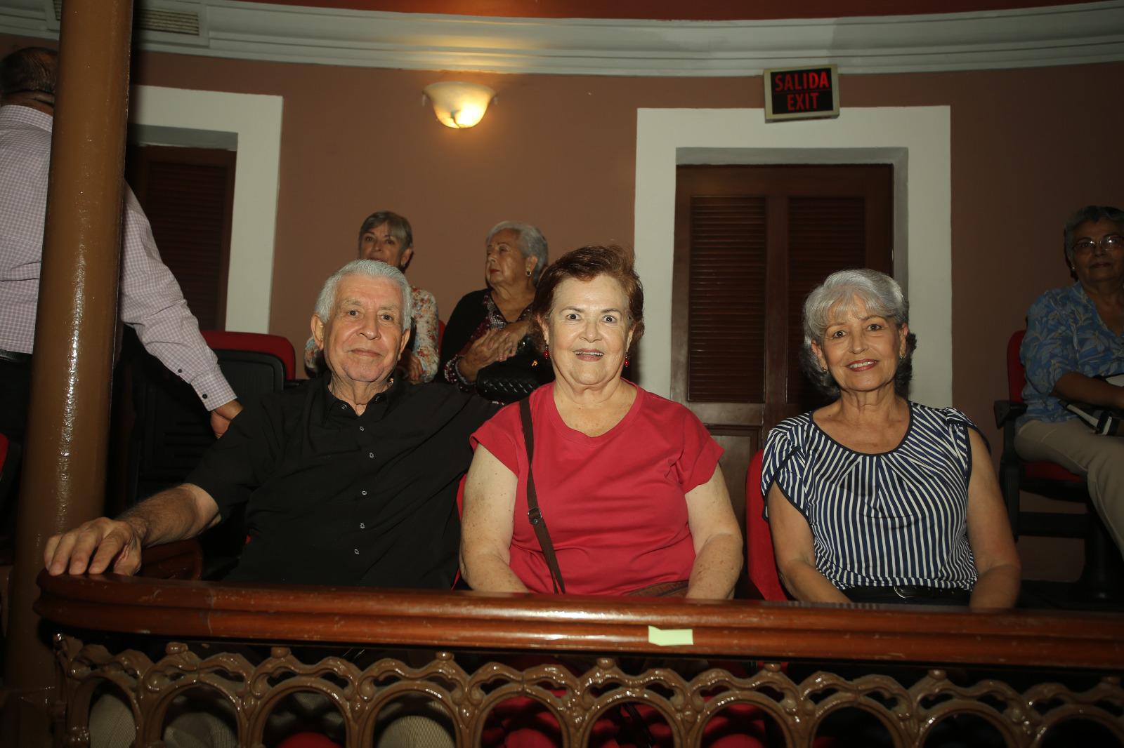 $!Arturo Andrade, Alma Aguilar y Mayra Andrade.