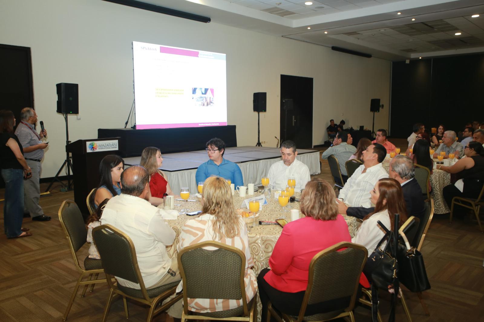 $!Con ponencia magistral, celebran profesionistas de Mazatlán el Día del Contador