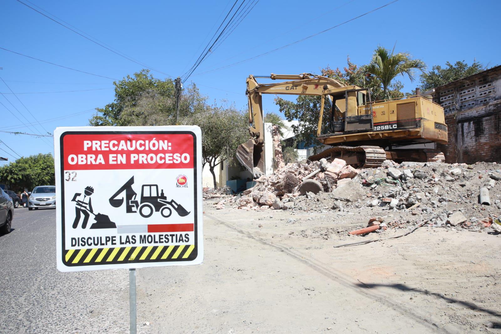$!Inicia la demolición del edificio de lo que era la cárcel de la Juárez