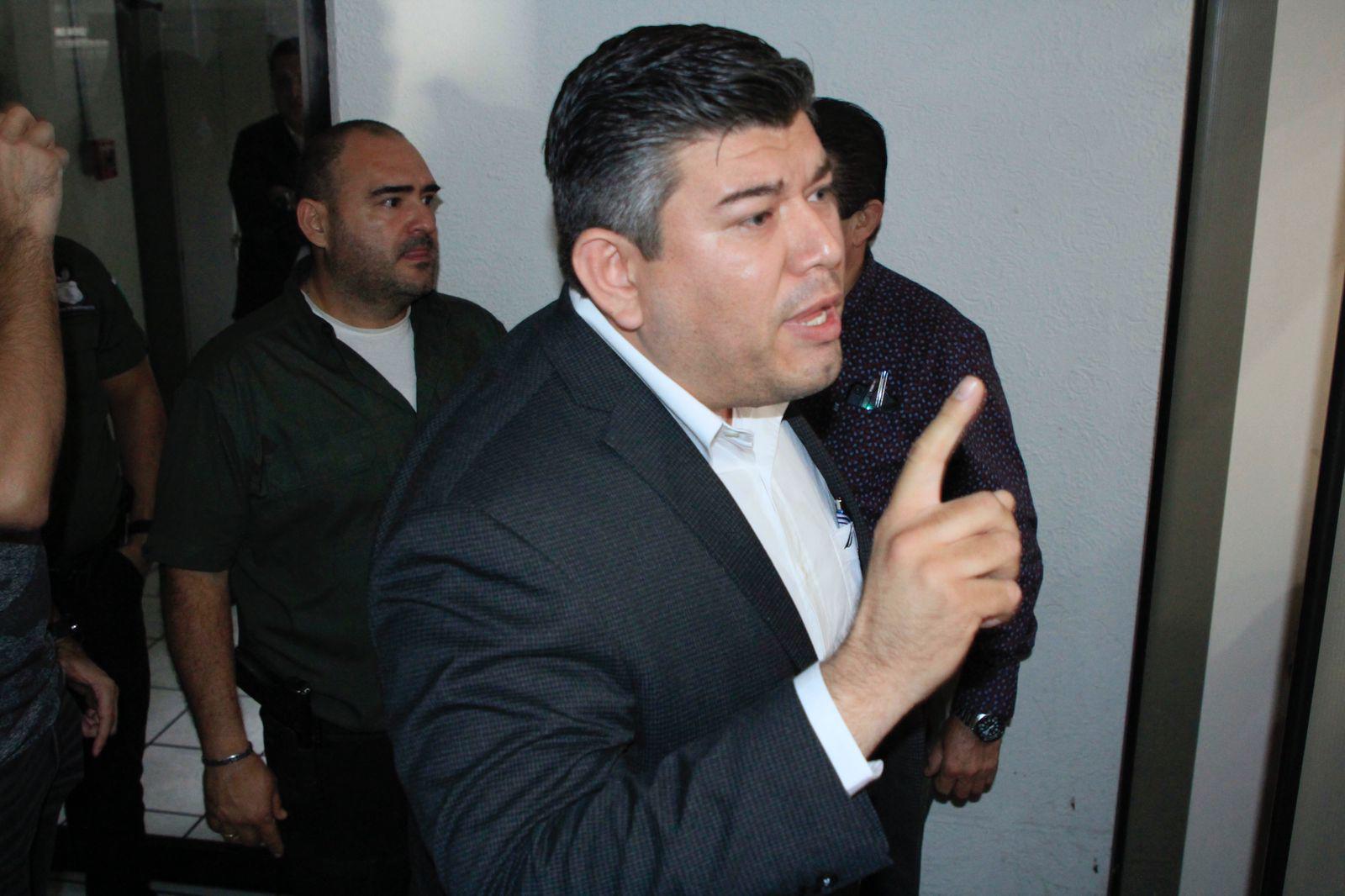 $!Abogado de la UAS denuncia agresiones de agentes de la Fiscalía