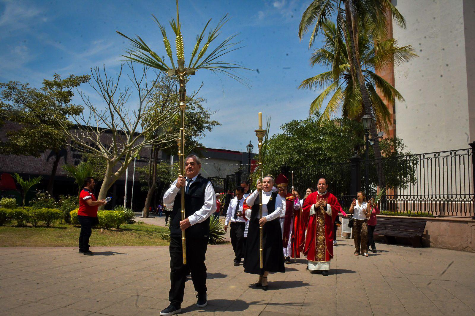 $!Celebran el Domingo de Ramos en Culiacán con misa en la Catedral