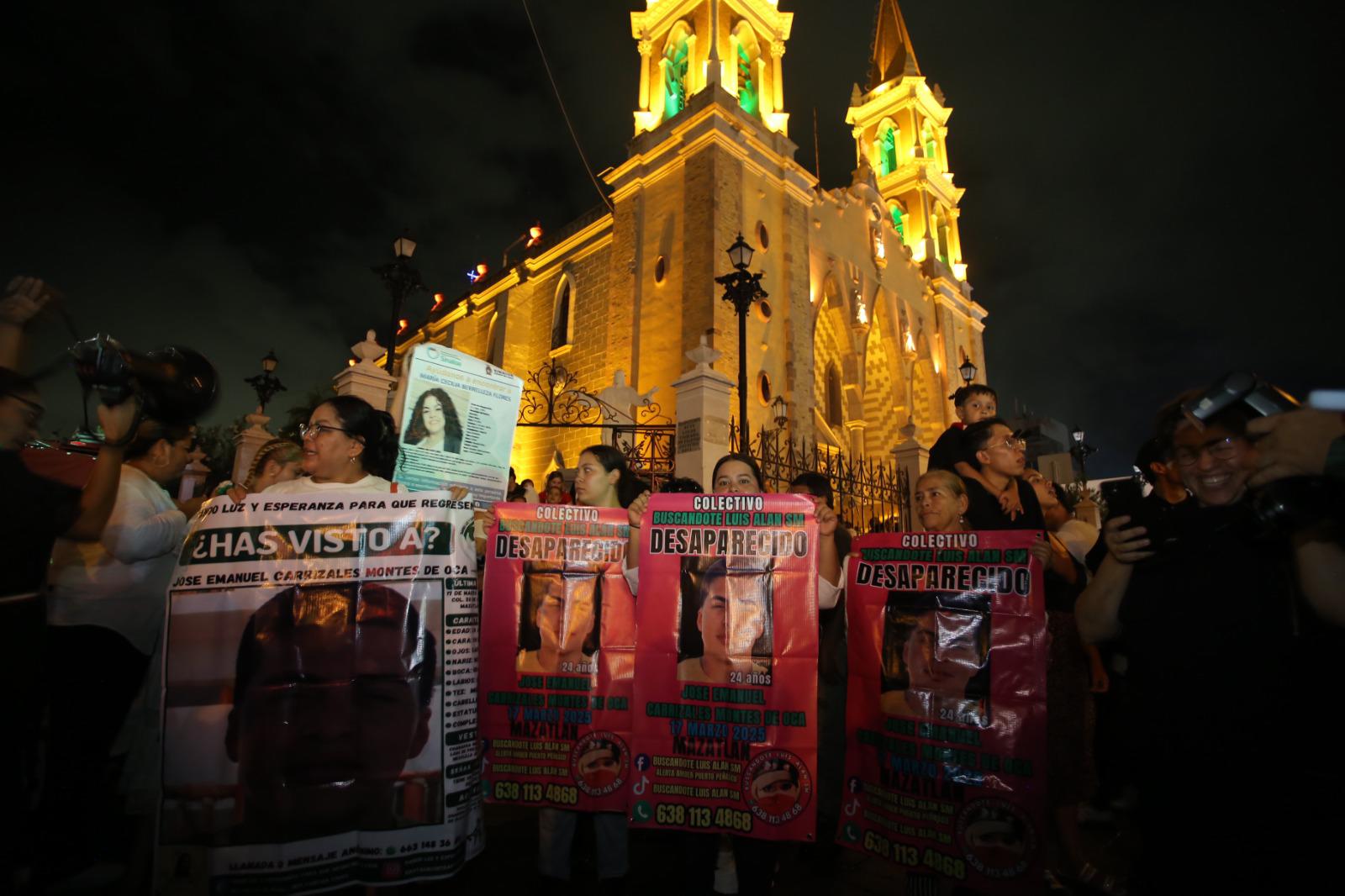 $!‘¡Vivan los desaparecidos!’: El grito que desafió la fiesta patria en Mazatlán