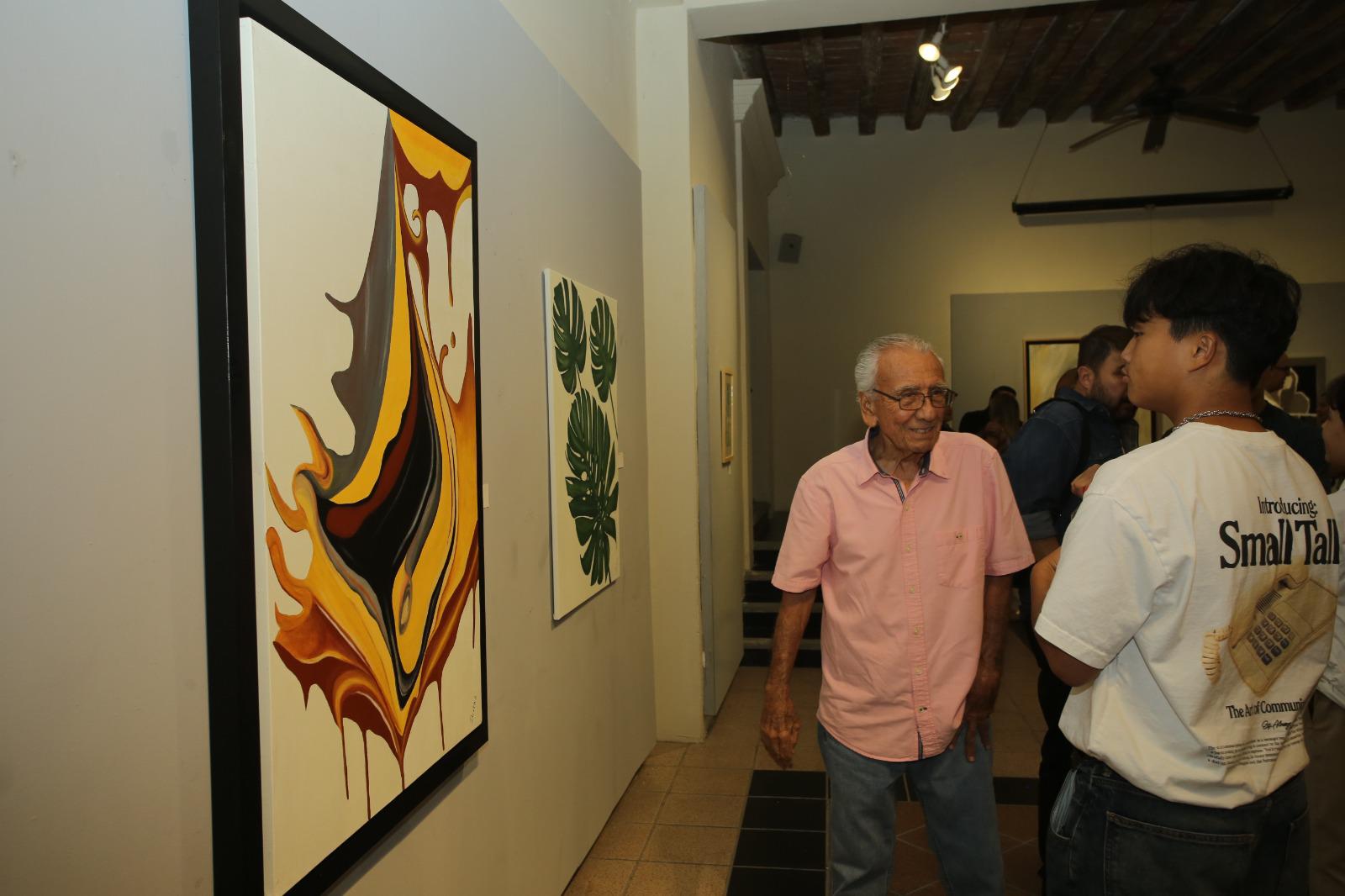 $!Los asistentes apreciaron las obras expuestas.