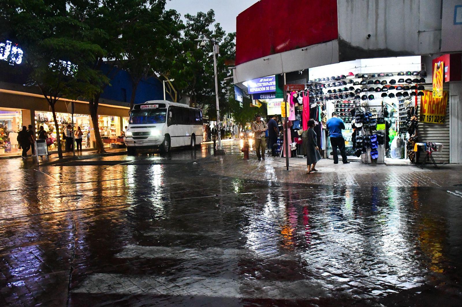 $!Cae fuerte tormenta en el centro de Culiacán; llaman a tomar precauciones