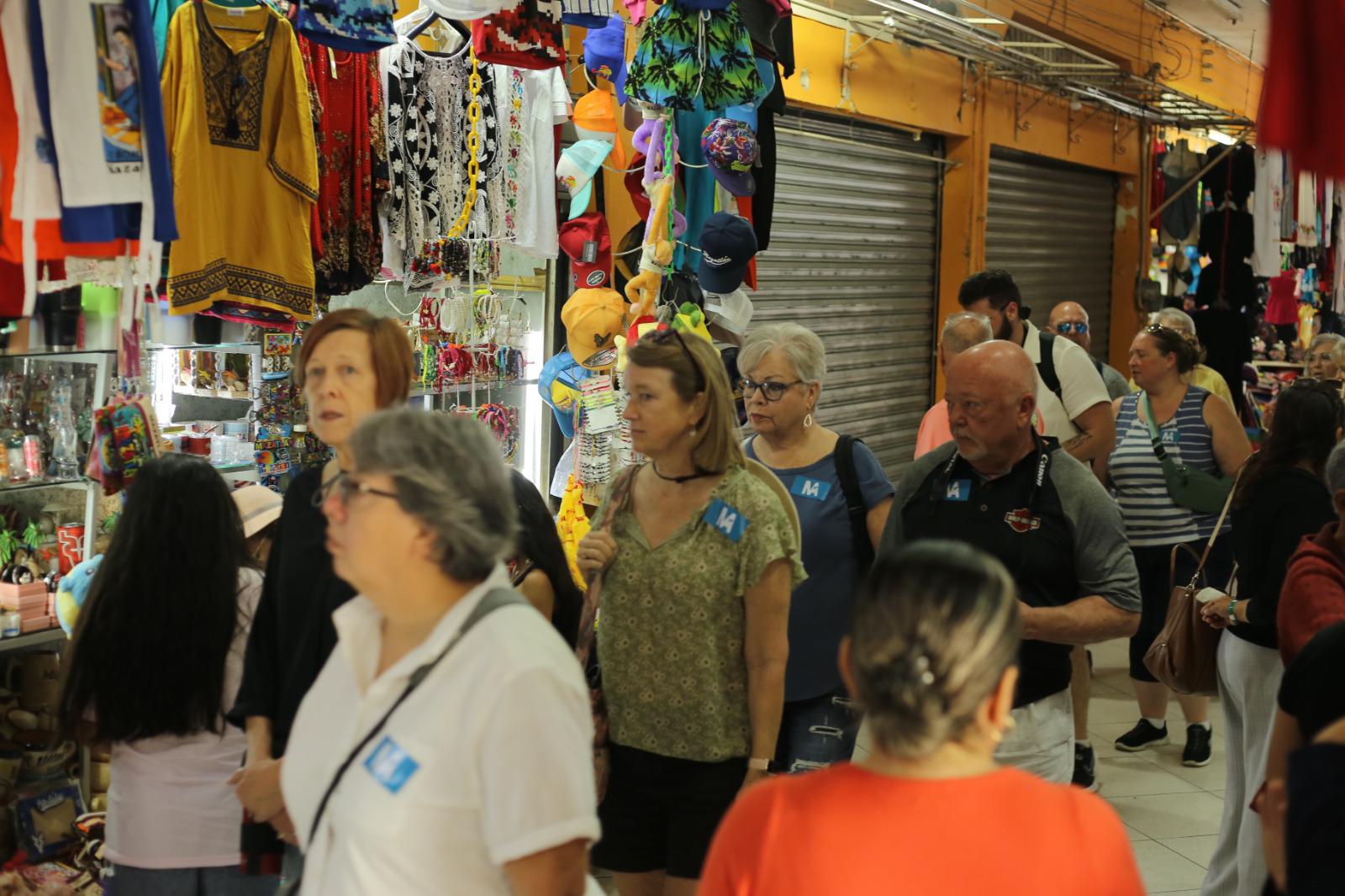 $!Recibe Mazatlán a más de 11 mil visitantes tras llegada de Koningsdam, Norwegian Bliss y Carnival Panorama