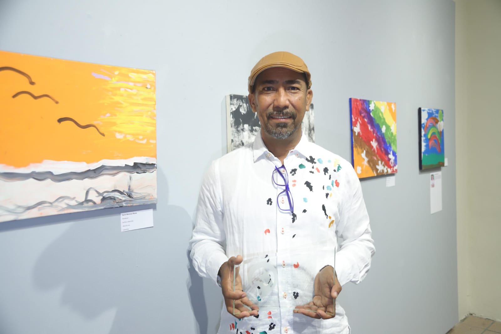 $!Leonid Baldovino recibió un reconocimiento.