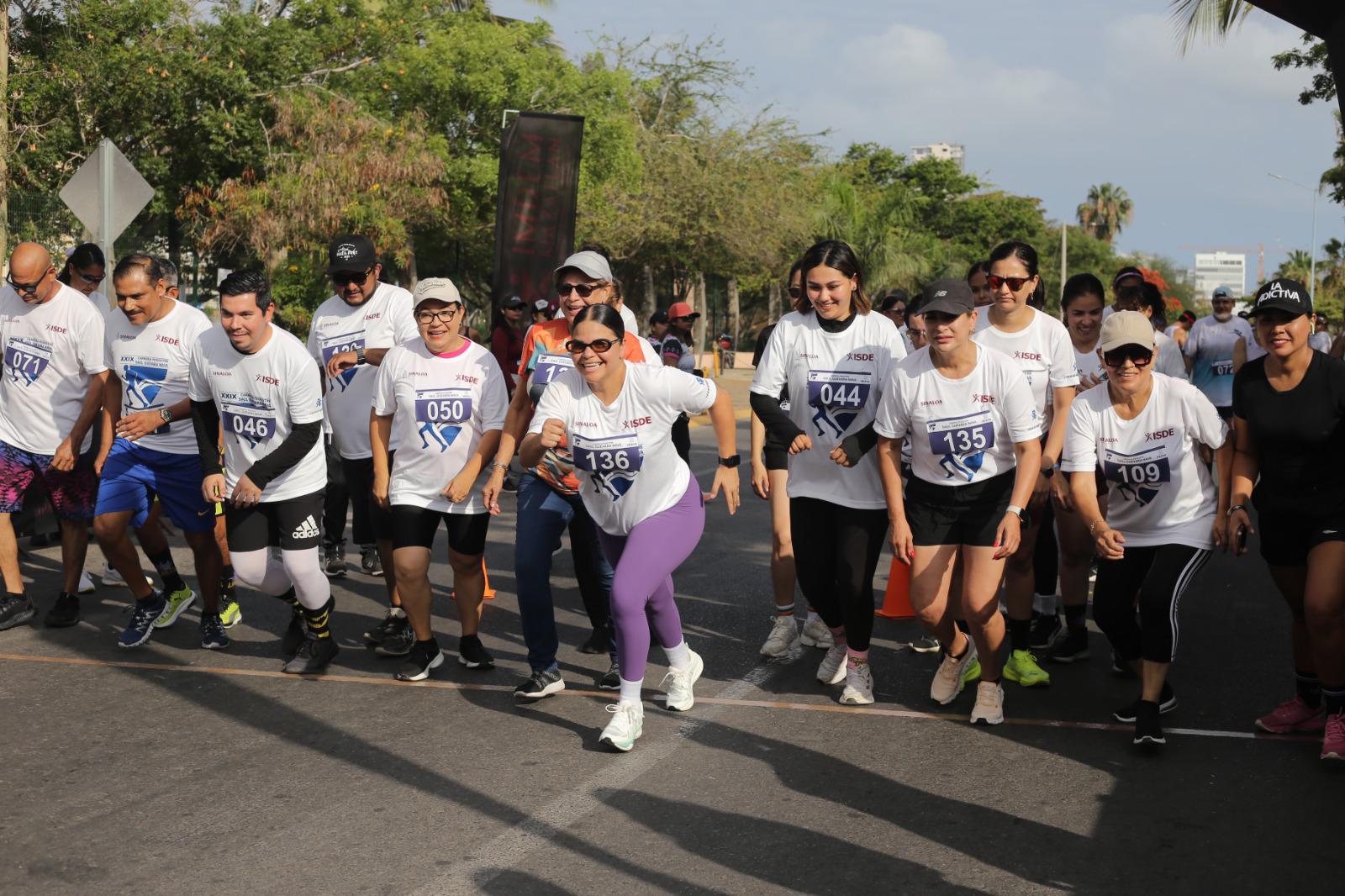 $!Celebran medios de comunicación con pedestre Día de la Libertad de Expresión, en Mazatlán