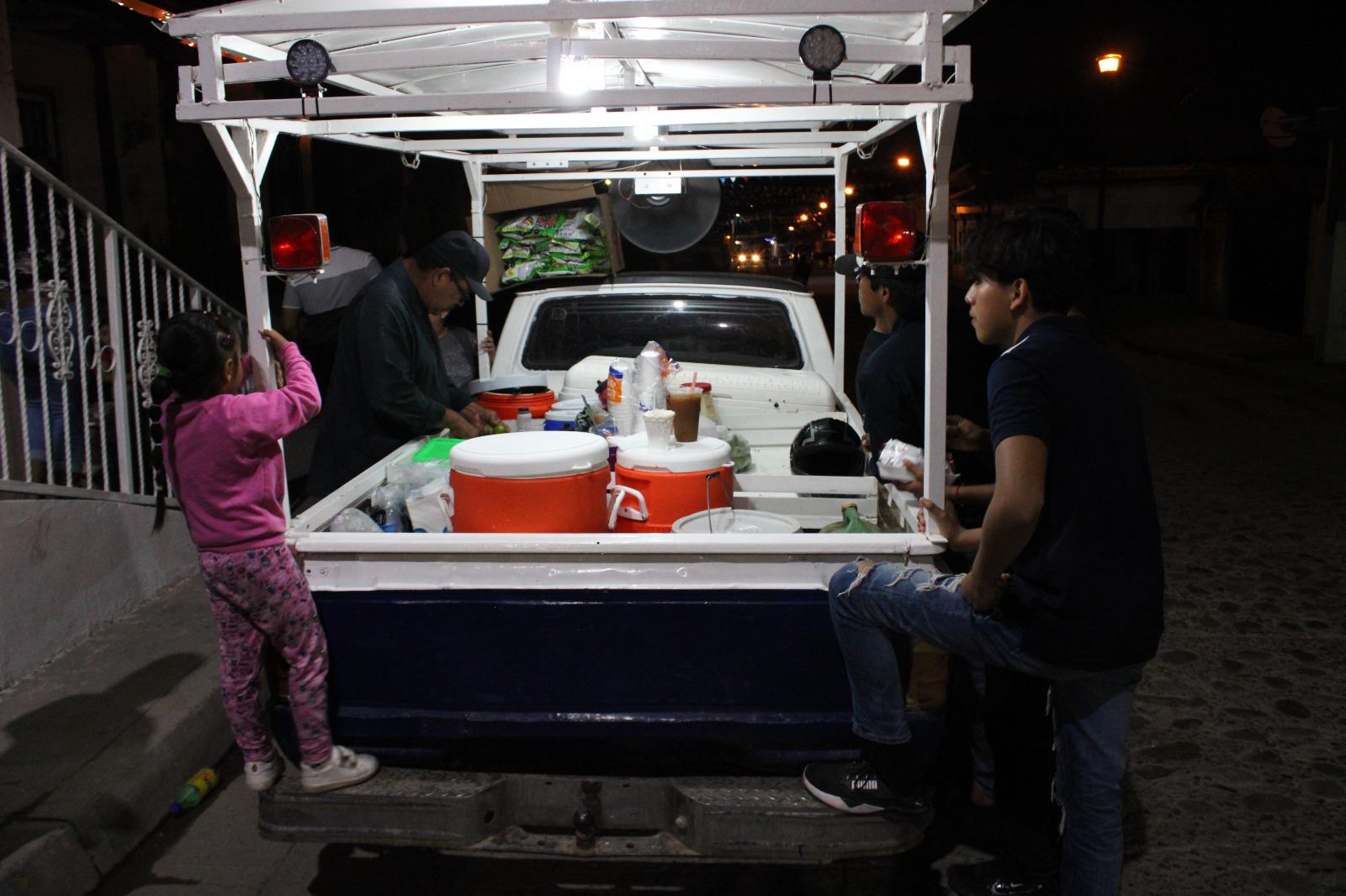 $!César Armando, ‘El hermano’, una vida vendiendo tejuinos y elotes en poblados de Rosario