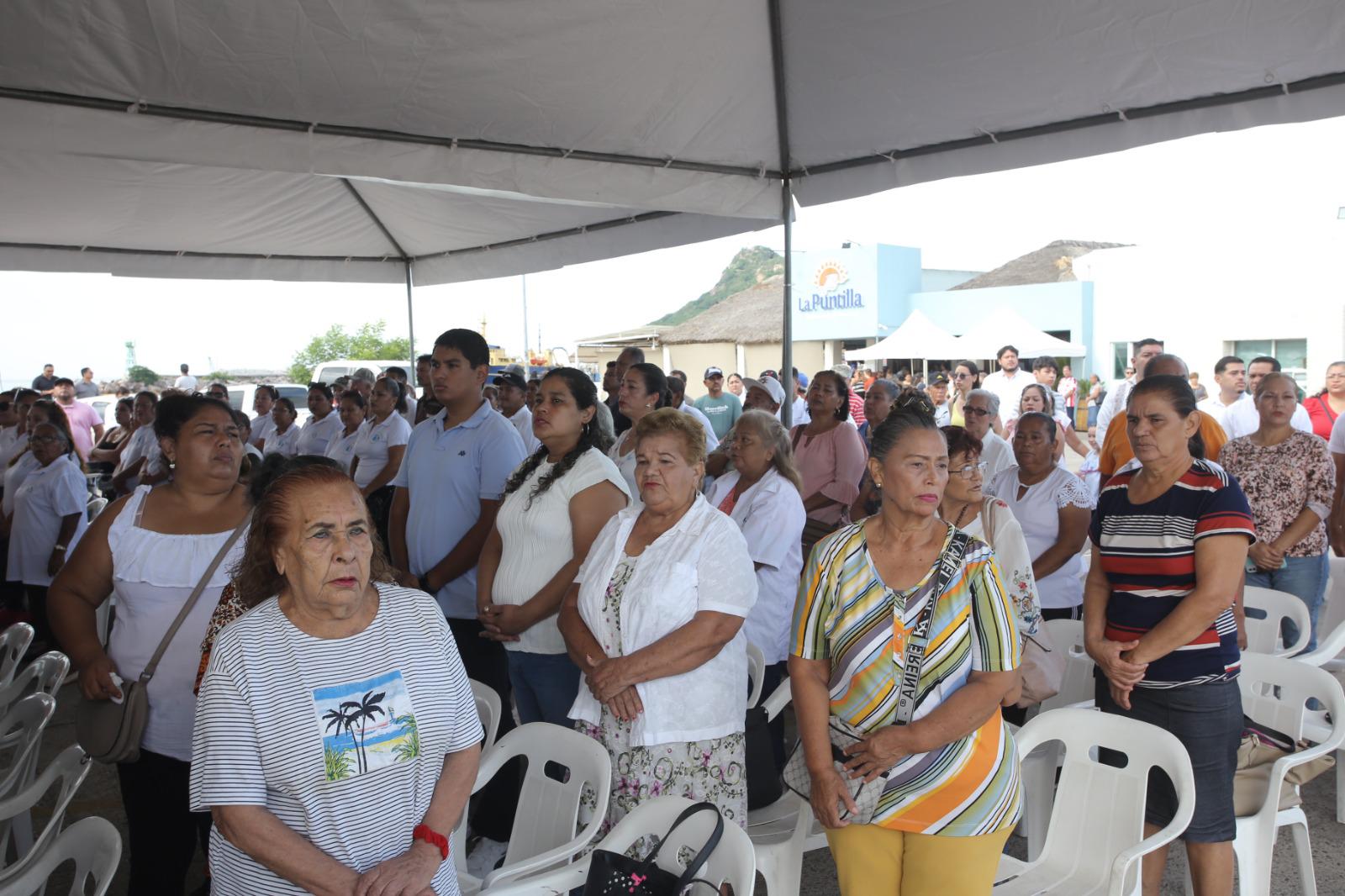 $!Con honores y después de 30 años, recuerdan a los pescadores fallecidos por los huracanes Ismael y Newton
