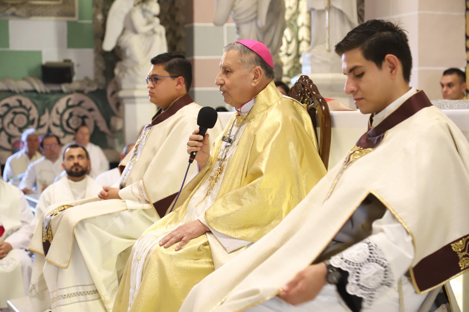 $!Ordenan diácono a Germán Ildefonso durante el 67 aniversario de la Diócesis de Mazatlán