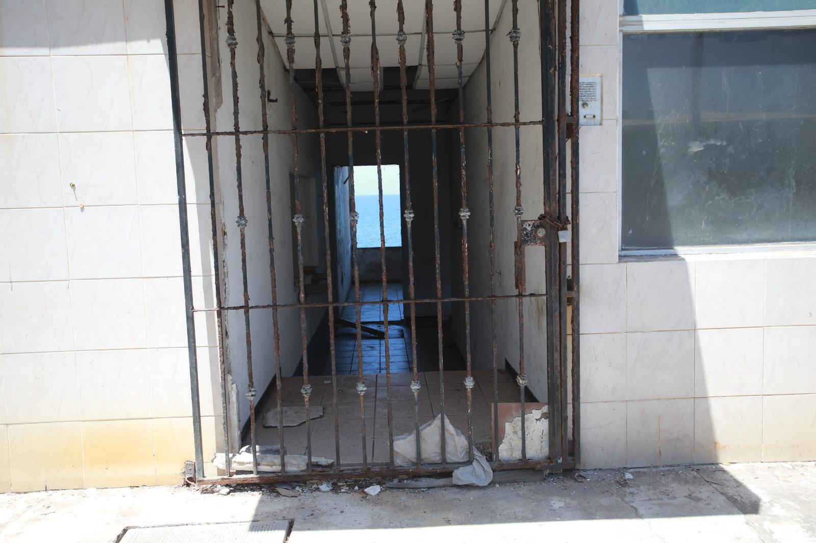 $!Deterioro acaba con edificio de Telégrafos en el Paseo Claussen de Mazatlán