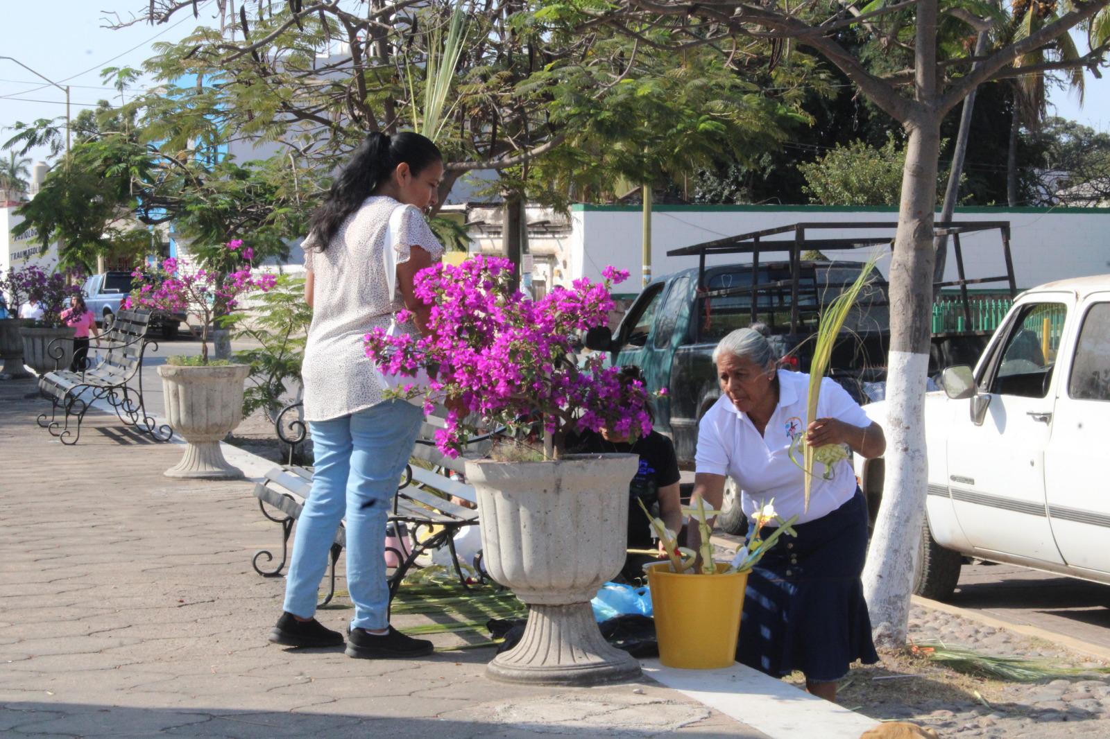 $!Niños y adultos celebran el inicio de la Semana Santa con el Domingo de Ramos en Rosario