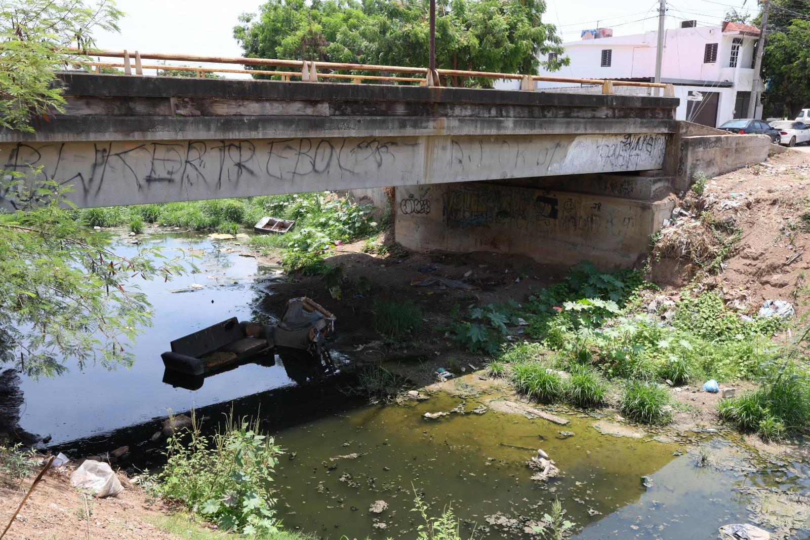 $!Vecinos denuncian basura y maleza en el Arroyo Jabalines pese a labores de limpieza