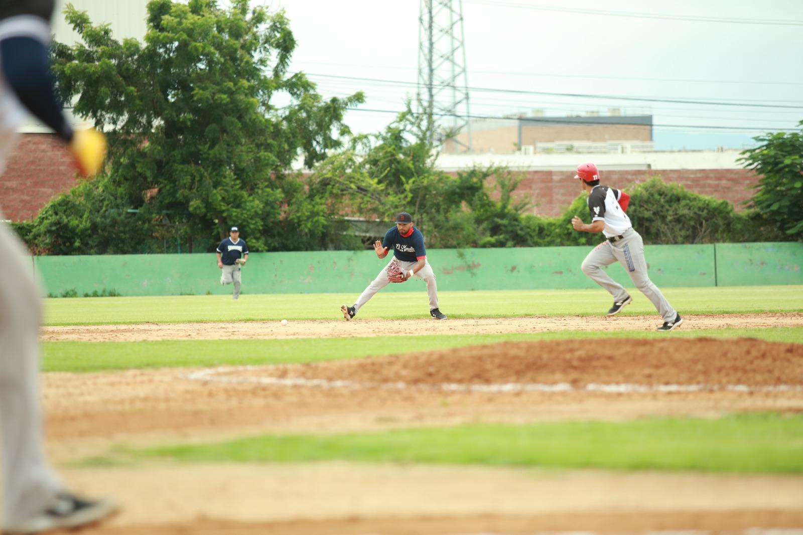 $!Venados de Mazatlán se impone a selección local en el Club Muralla