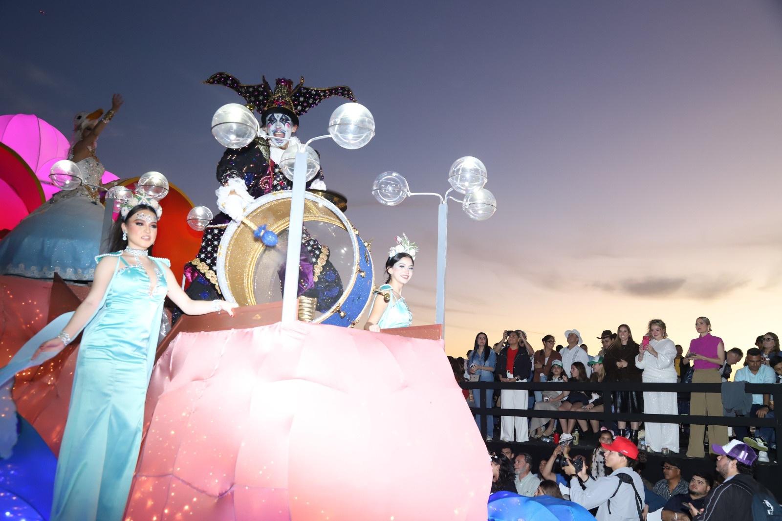 $!A ritmo de tambora se vivió el primer desfile del Carnaval de Mazatlán 2026