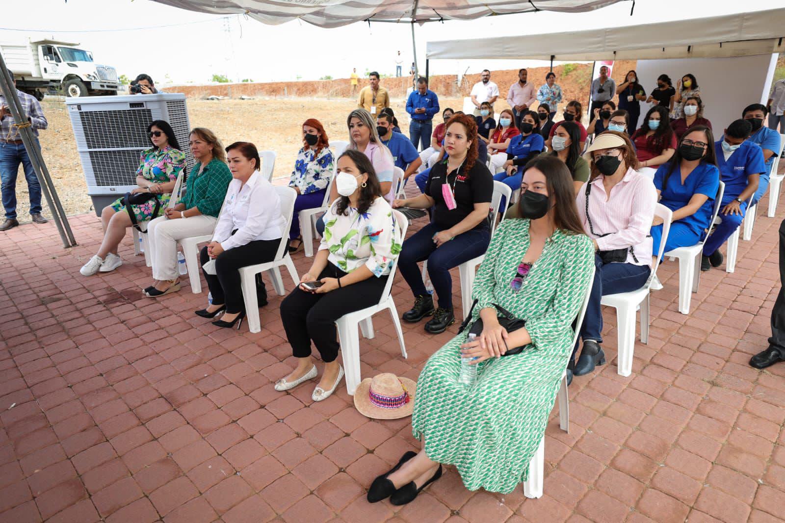 $!En Mazatlán colocan primera piedra del Centro de Asistencia Social para Familias Migrantes de Sinaloa