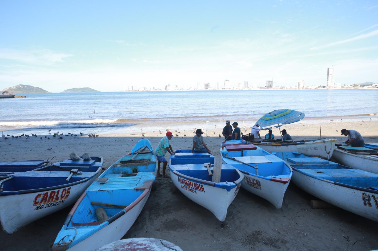 $!Desconocen pescadores de Playa Norte sobre el apoyo de $15 millones que prometió el Gobernador