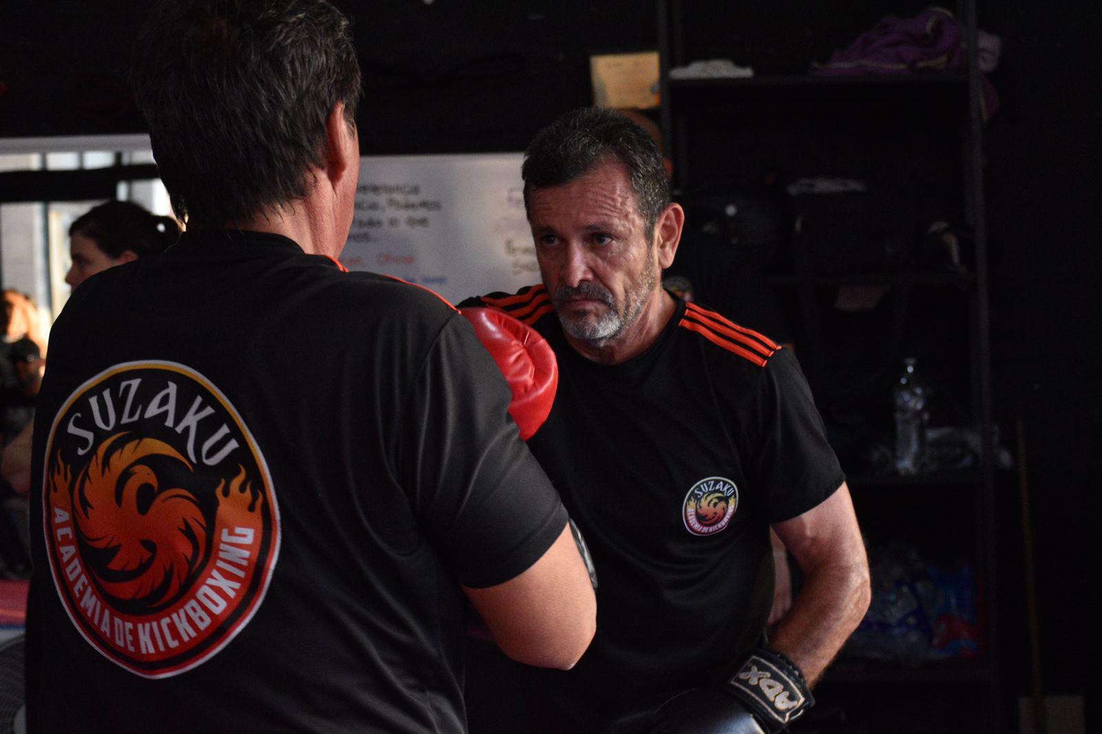 $!Suben de grado alumnos de Academia de Kickboxing Suzaku