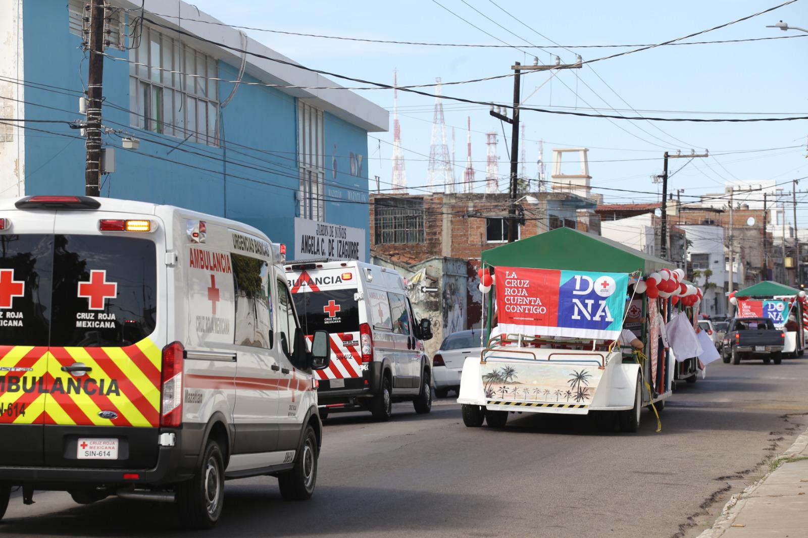 $!Cruz Roja Mazatlán desfila en búsqueda del apoyo ciudadano; se requieren más de 4 millones de pesos