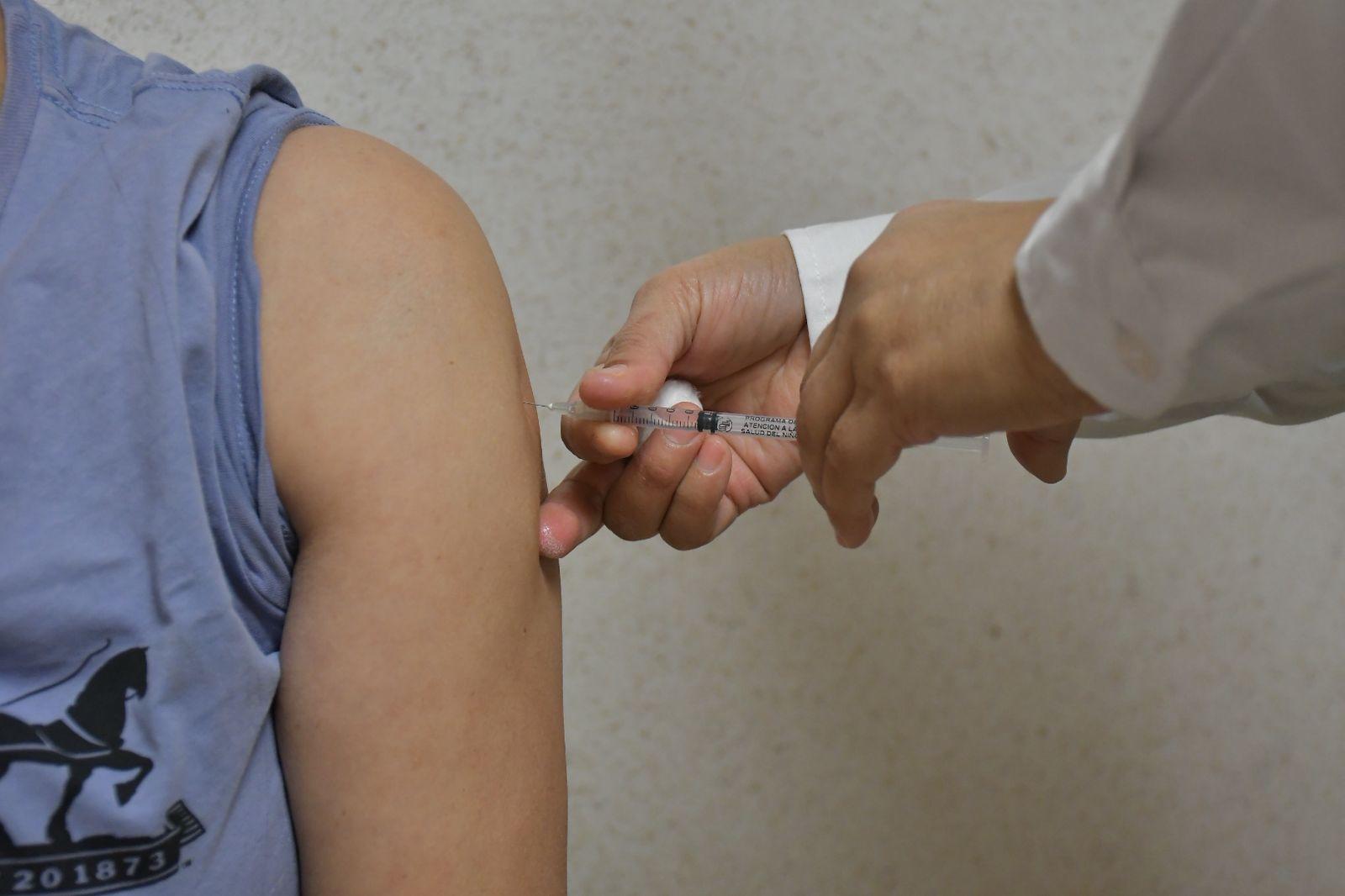 $!Refuerzan salud comunitaria con jornada de vacunación contra el sarampión