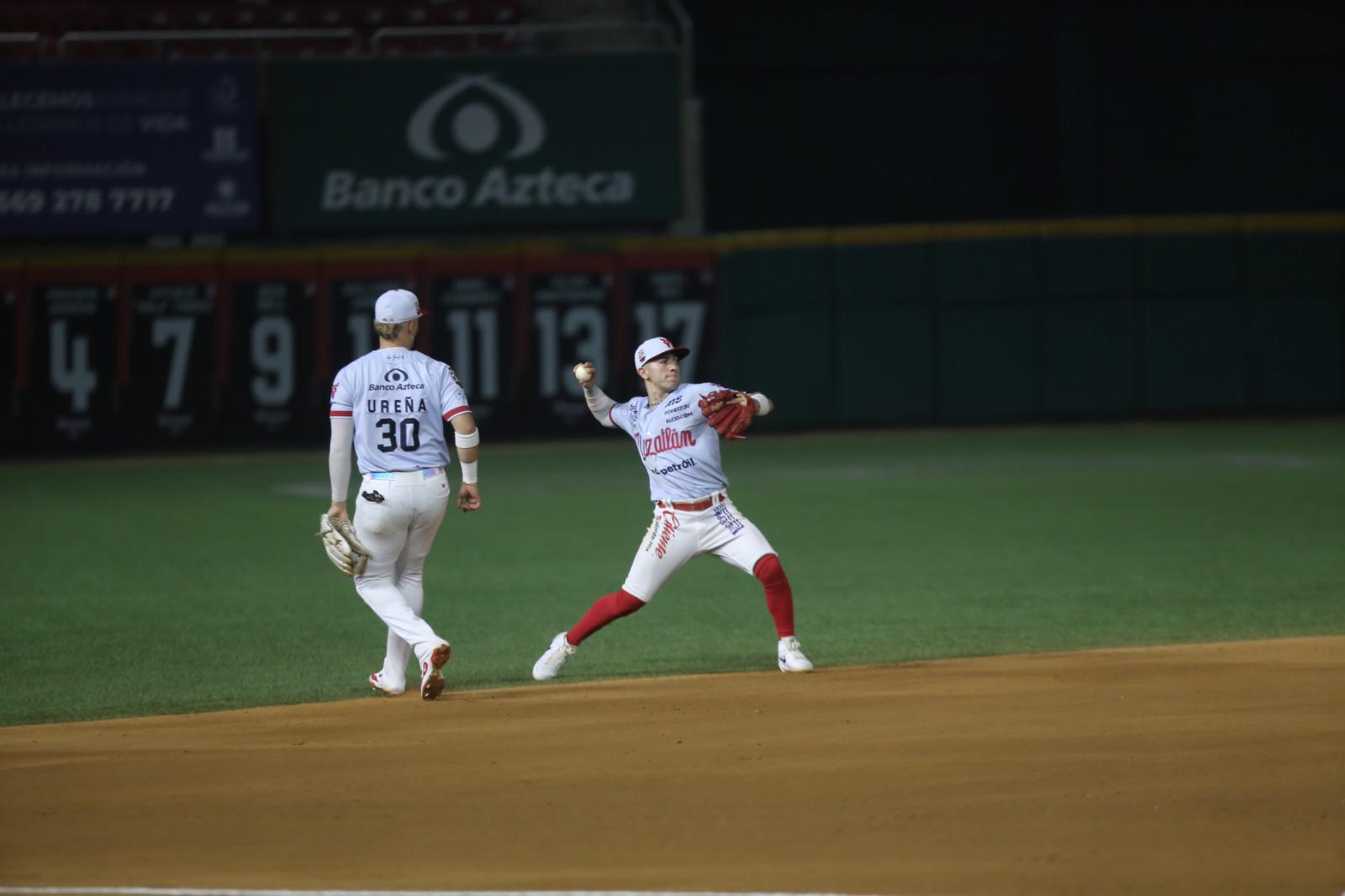$!Tomateros sella la serie ante Venados en un tarde de doble juego en Mazatlán