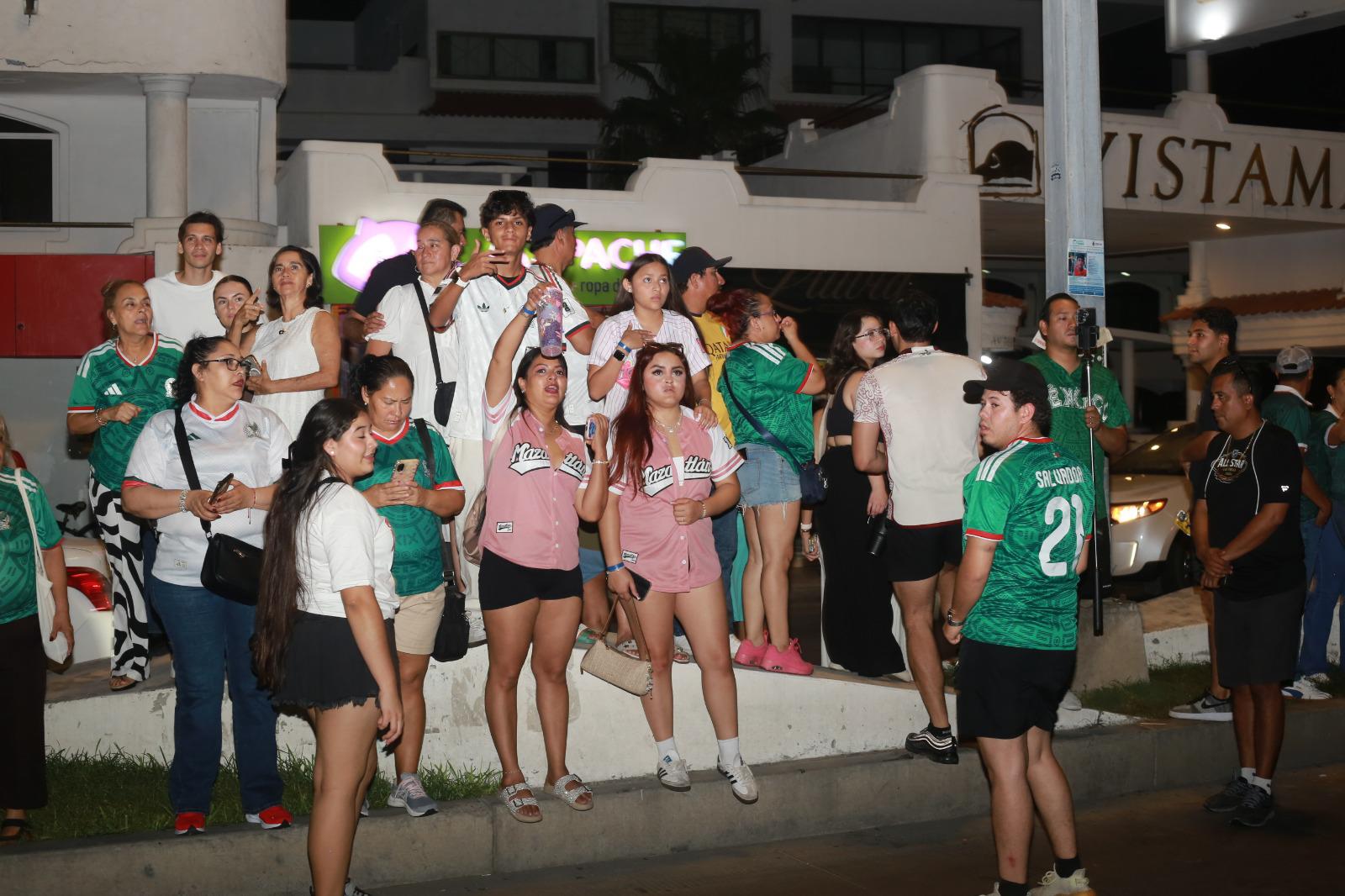 $!México pasa a octavos y a Mazatlán le gana la euforia mundialista
