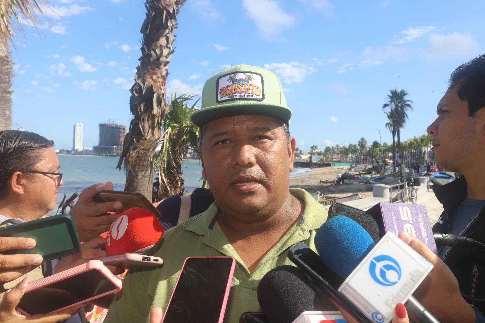 $!Tras la crisis que enfrentan pescadores de escama de Mazatlán, reciben primeras despensas alimenticias