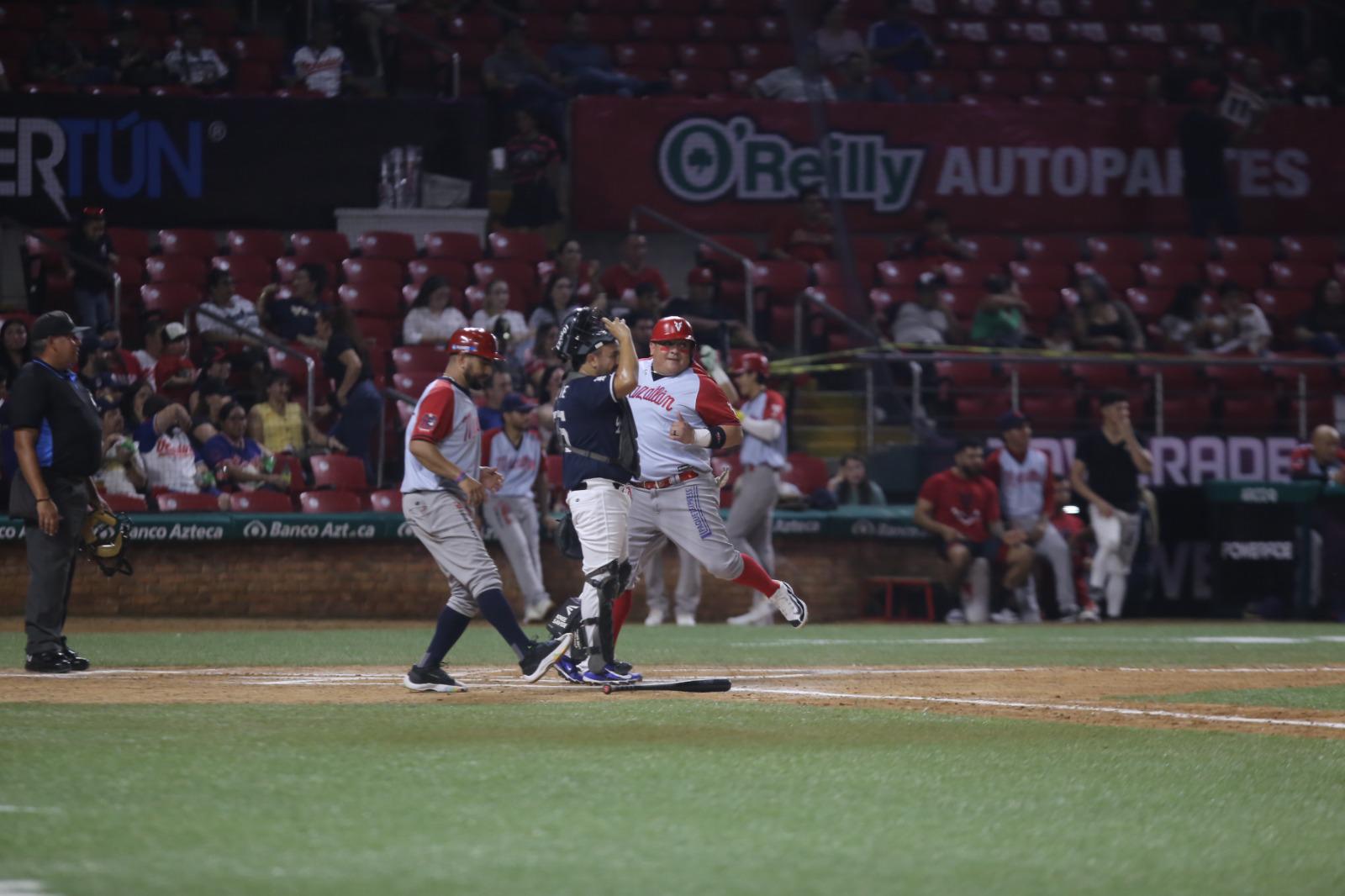 $!Venados de Mazatlán y Banda MS ofrecen una gran fiesta en el Teodoro Mariscal