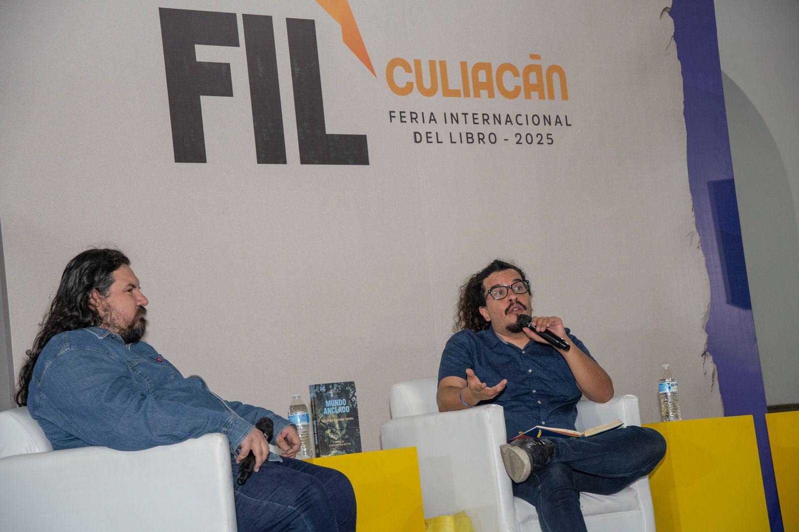 $!Alejandro Espinosa Fuentes presentó ‘Mundo anclado’, acompañado de Elier Lizárraga.