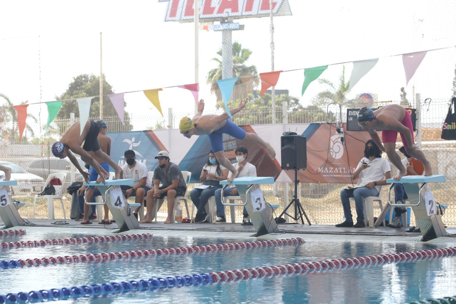 $!Compiten nadadores de todo el País en Campeonato Estatal de Natación, en Mazatlán