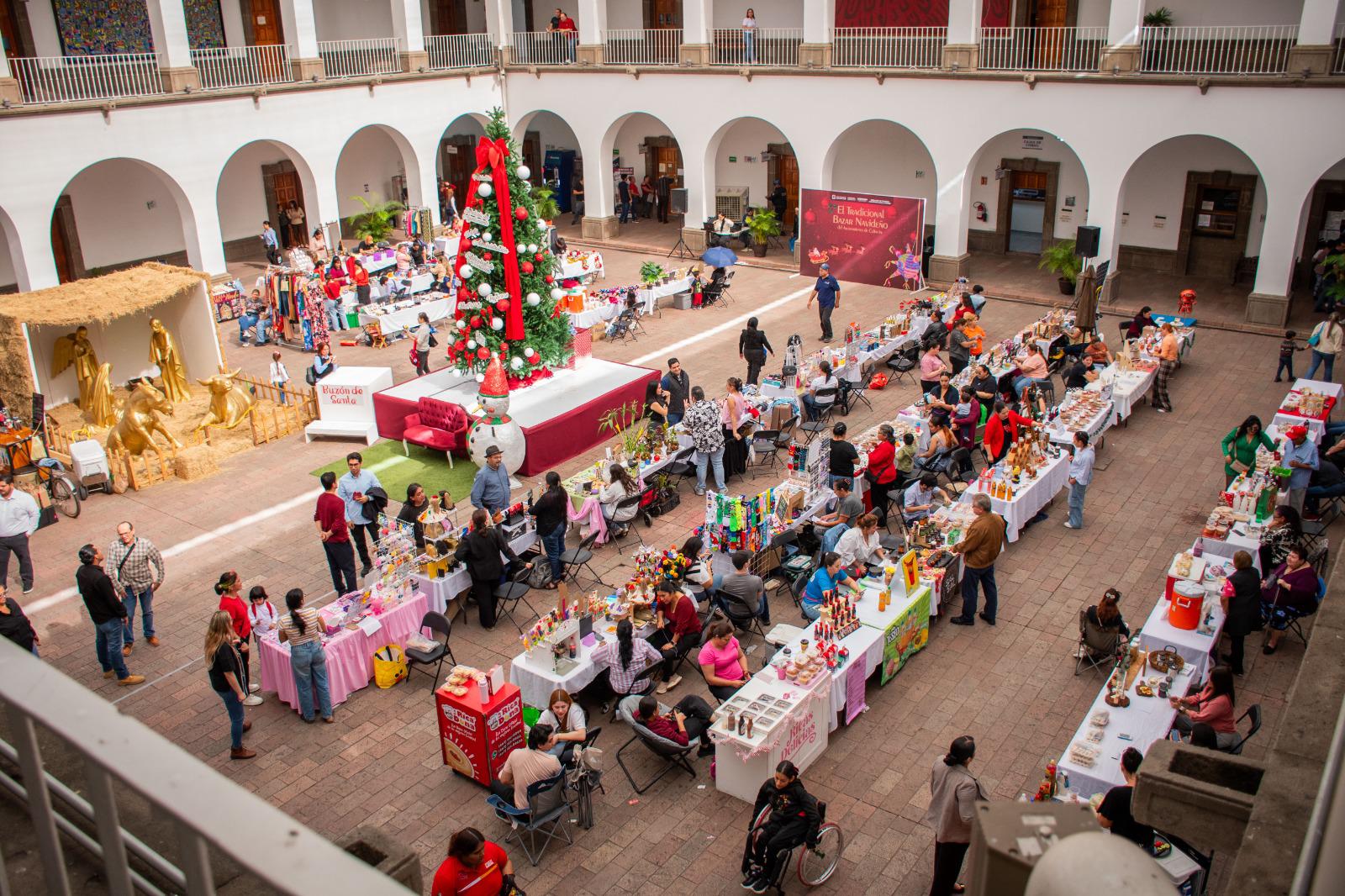 $!Bazar Navideño de Comuna en Culiacán cierra el 2025 con un centenar de mujeres emprendedoras